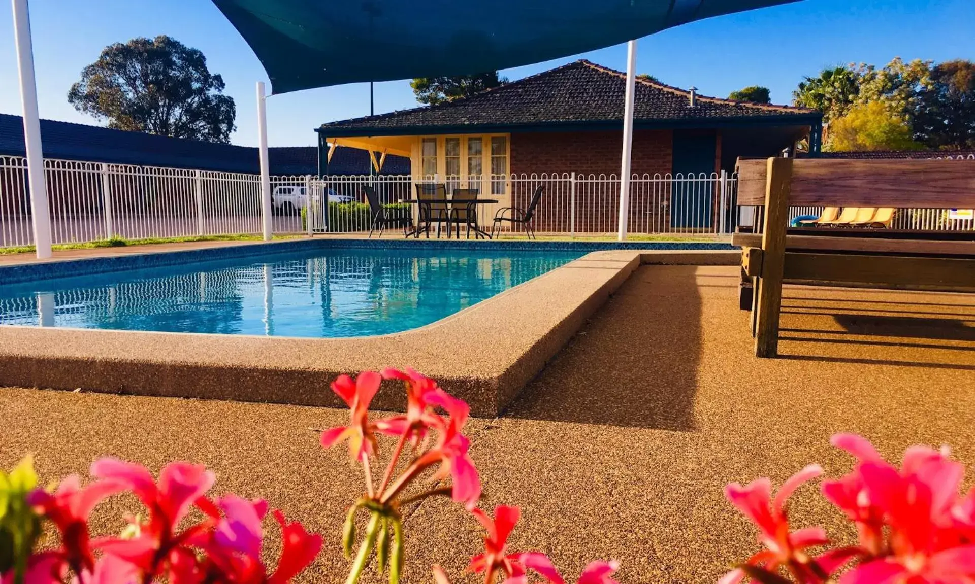 Swimming Pool in Bushman's Motor Inn