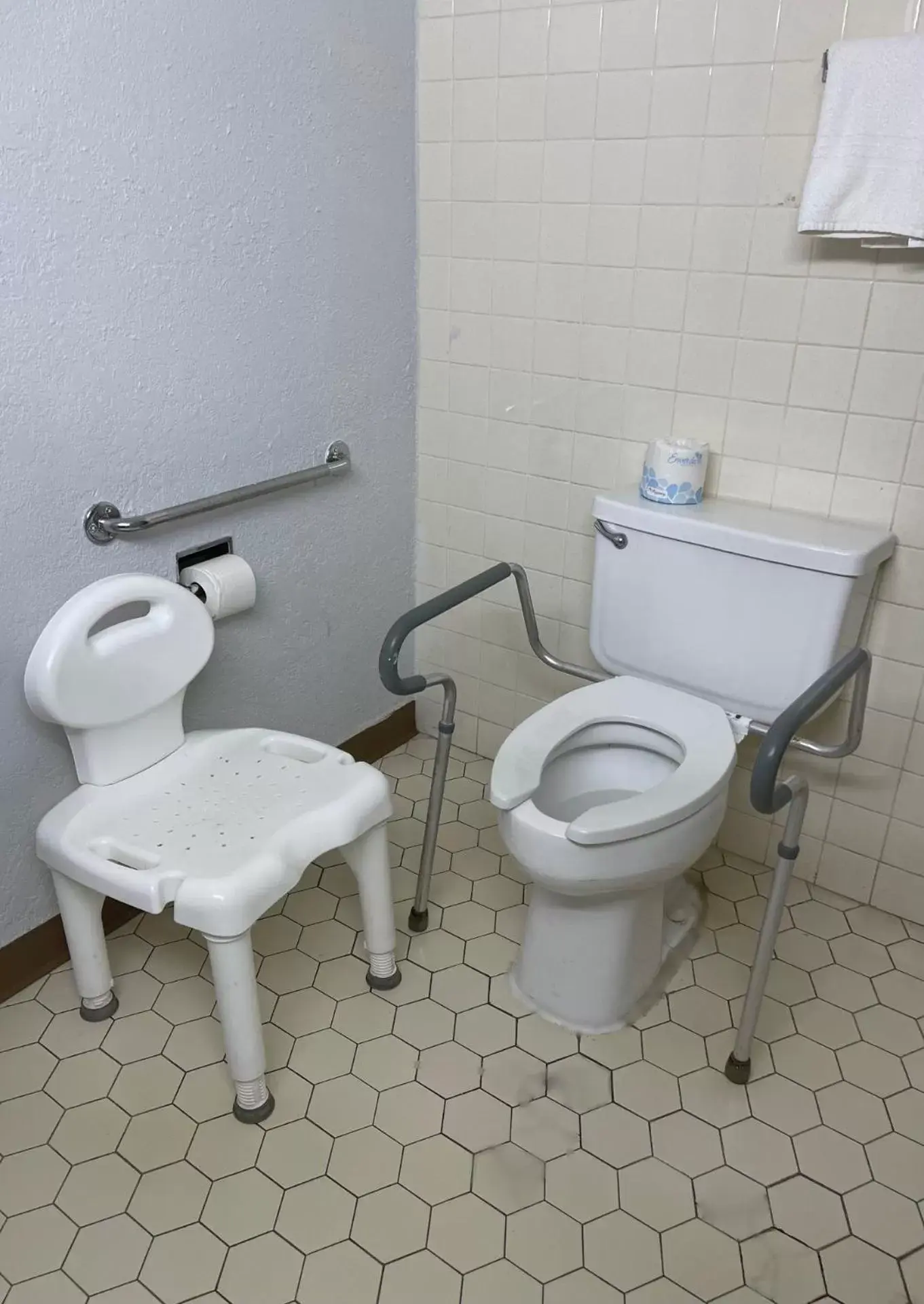Toilet, Bathroom in Motel 6-Sallisaw, OK