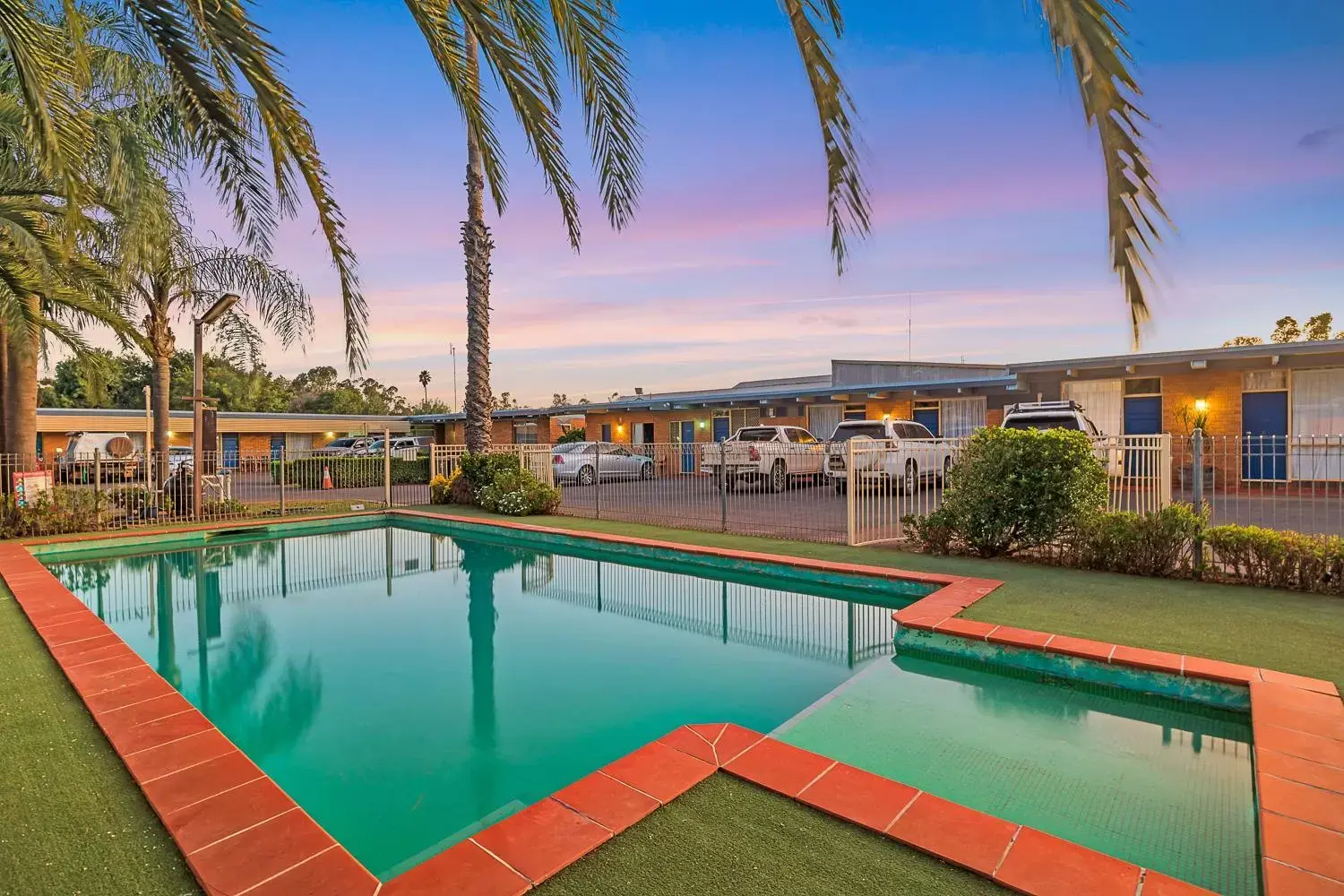 Swimming Pool in Plainsman Motel