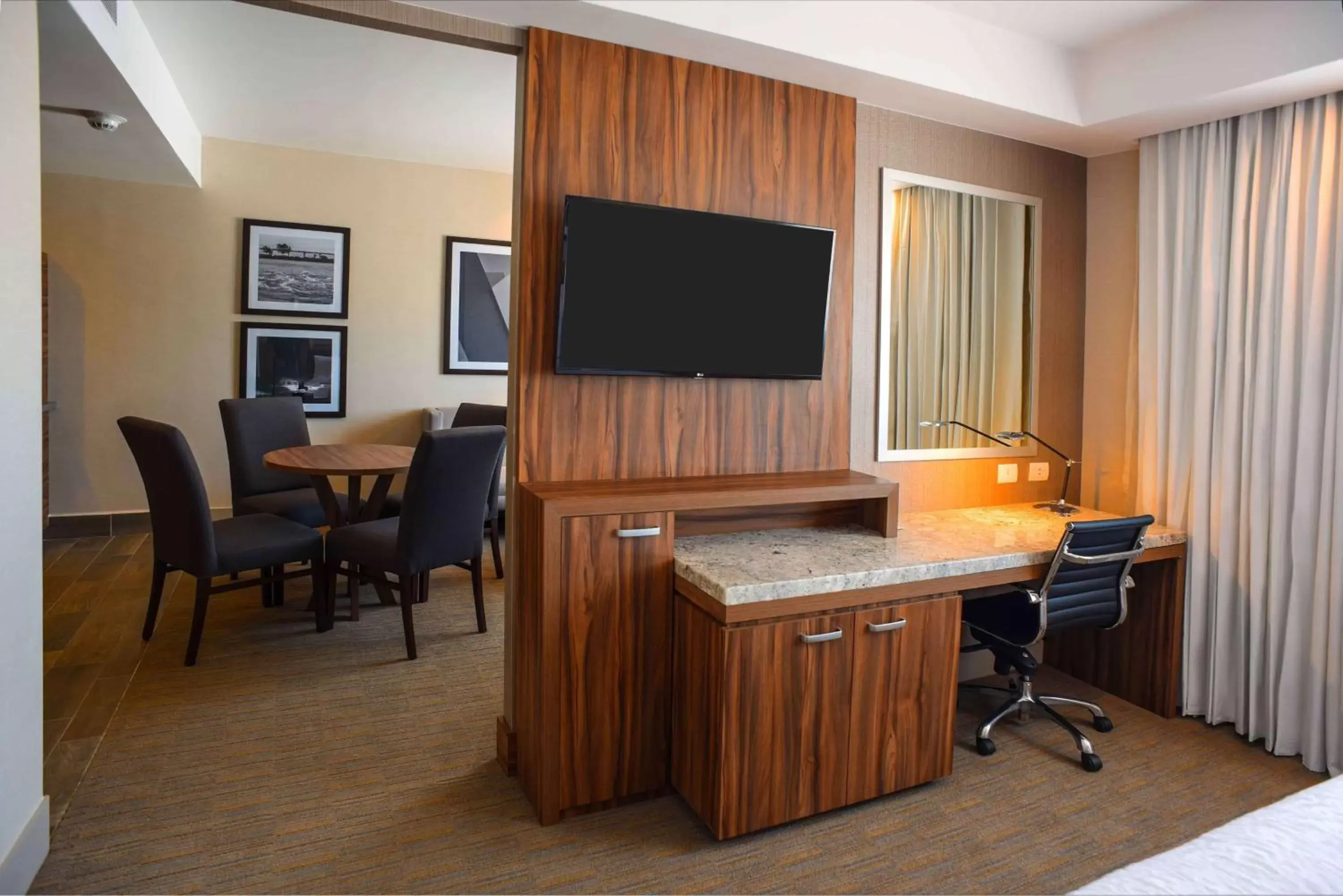 Living room, TV/Entertainment Center in Hampton Inn Piedras Negras