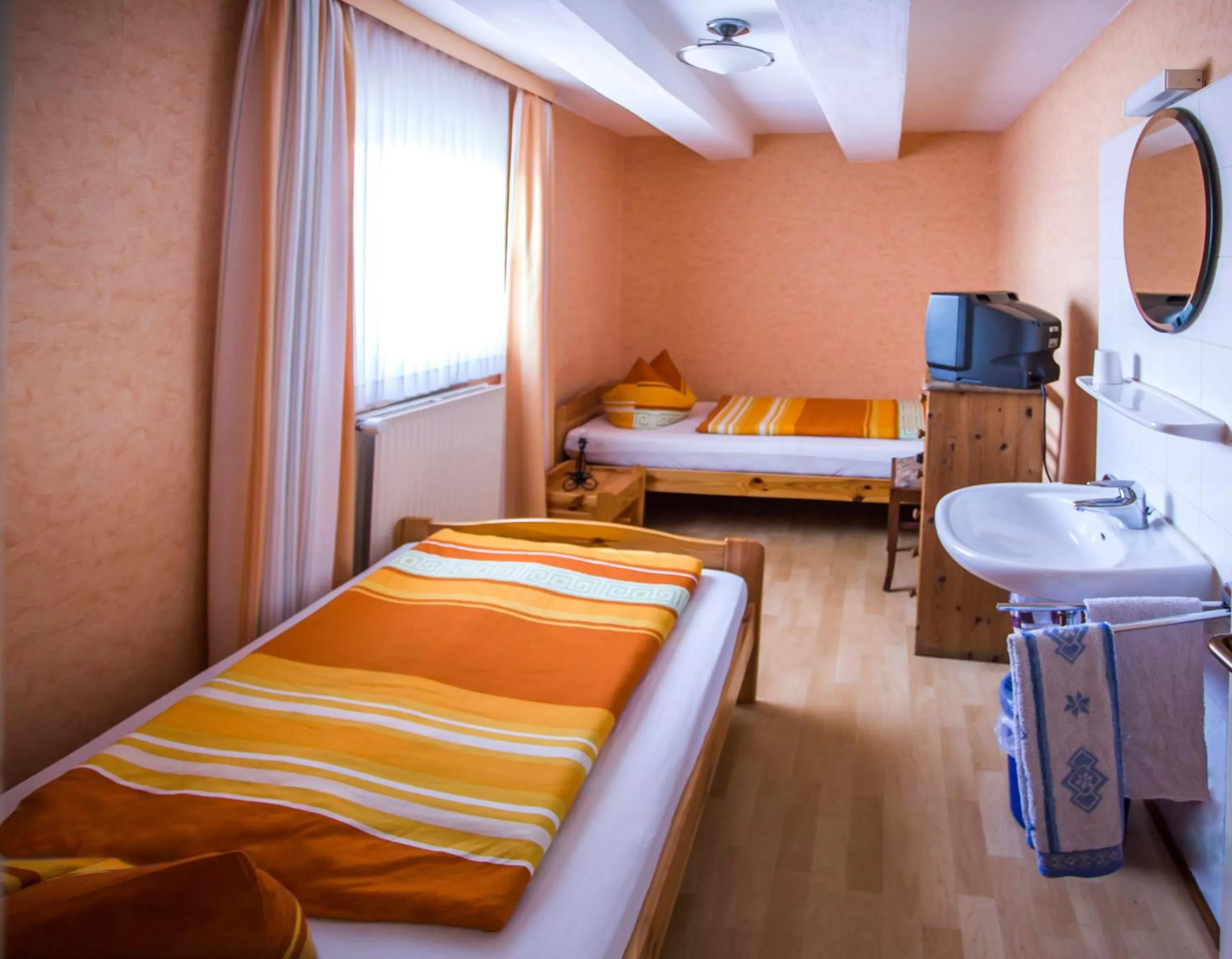 Photo of the whole room, Bed in Lindenschänke