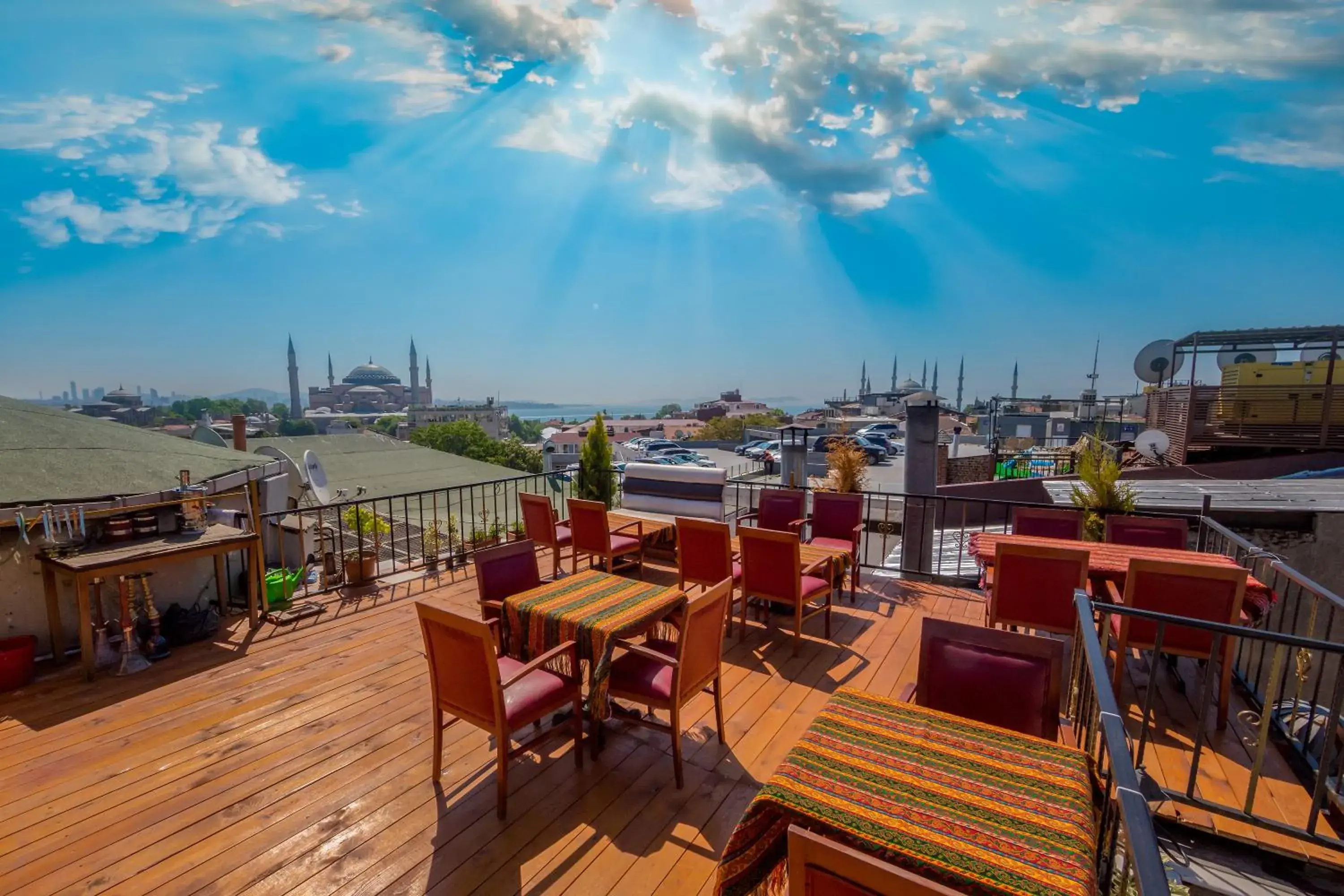 Restaurant/Places to Eat in Meddusa Hotel Istanbul