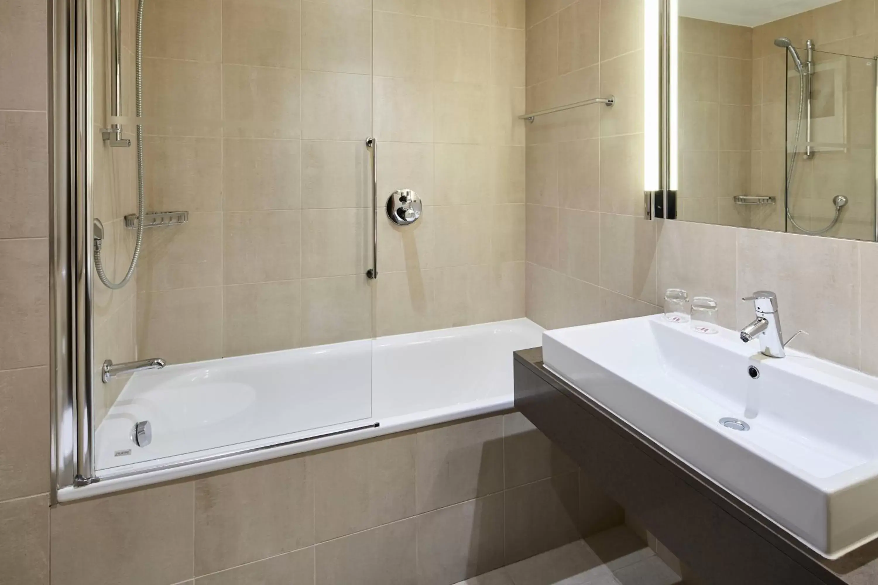 Bathroom in Lingfield Park Marriott Hotel & Country Club