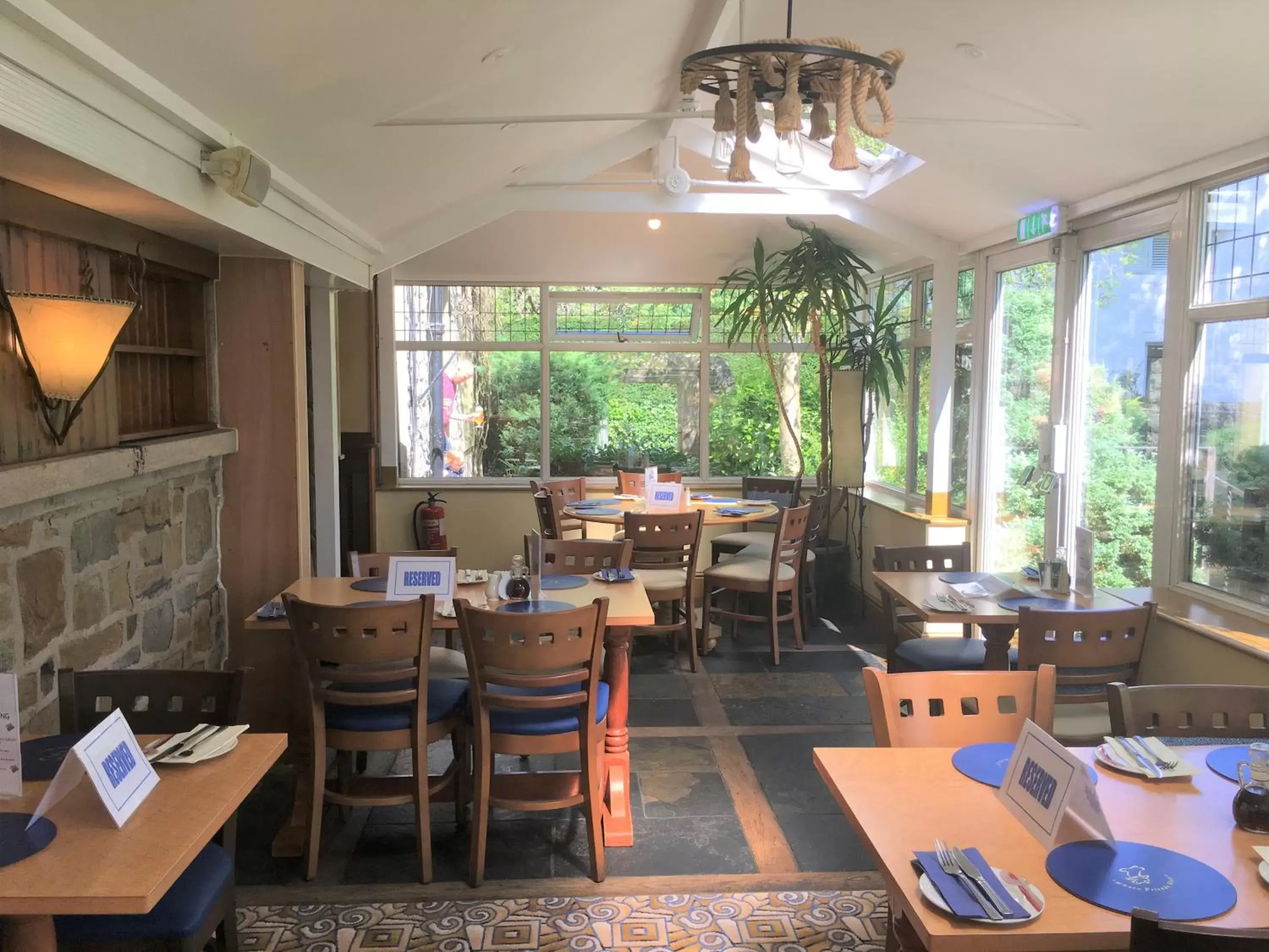 Restaurant/Places to Eat in Calf's Head Hotel