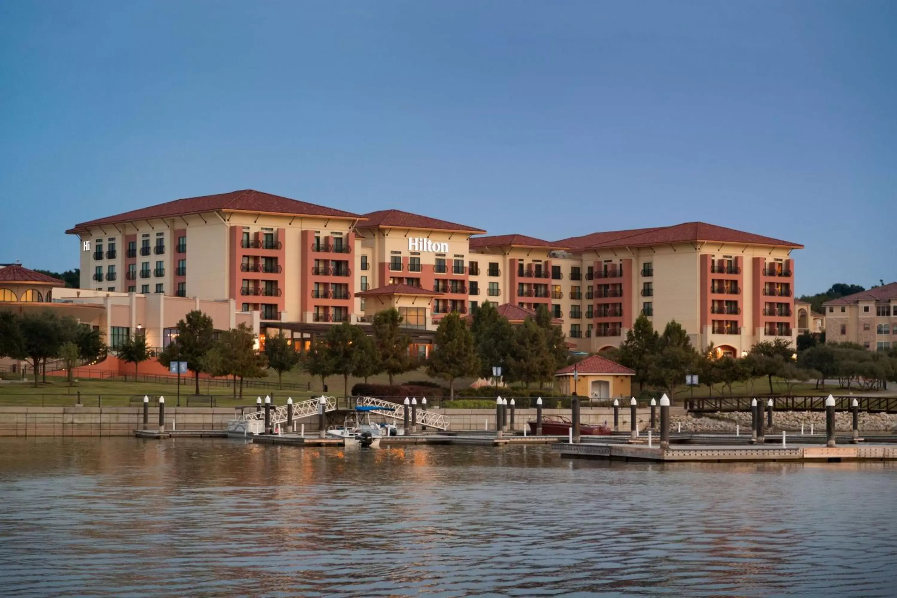 Property building in Hilton Dallas/Rockwall Lakefront Hotel Property building in Hilton Dallas/Rockwall Lakefront Hotel