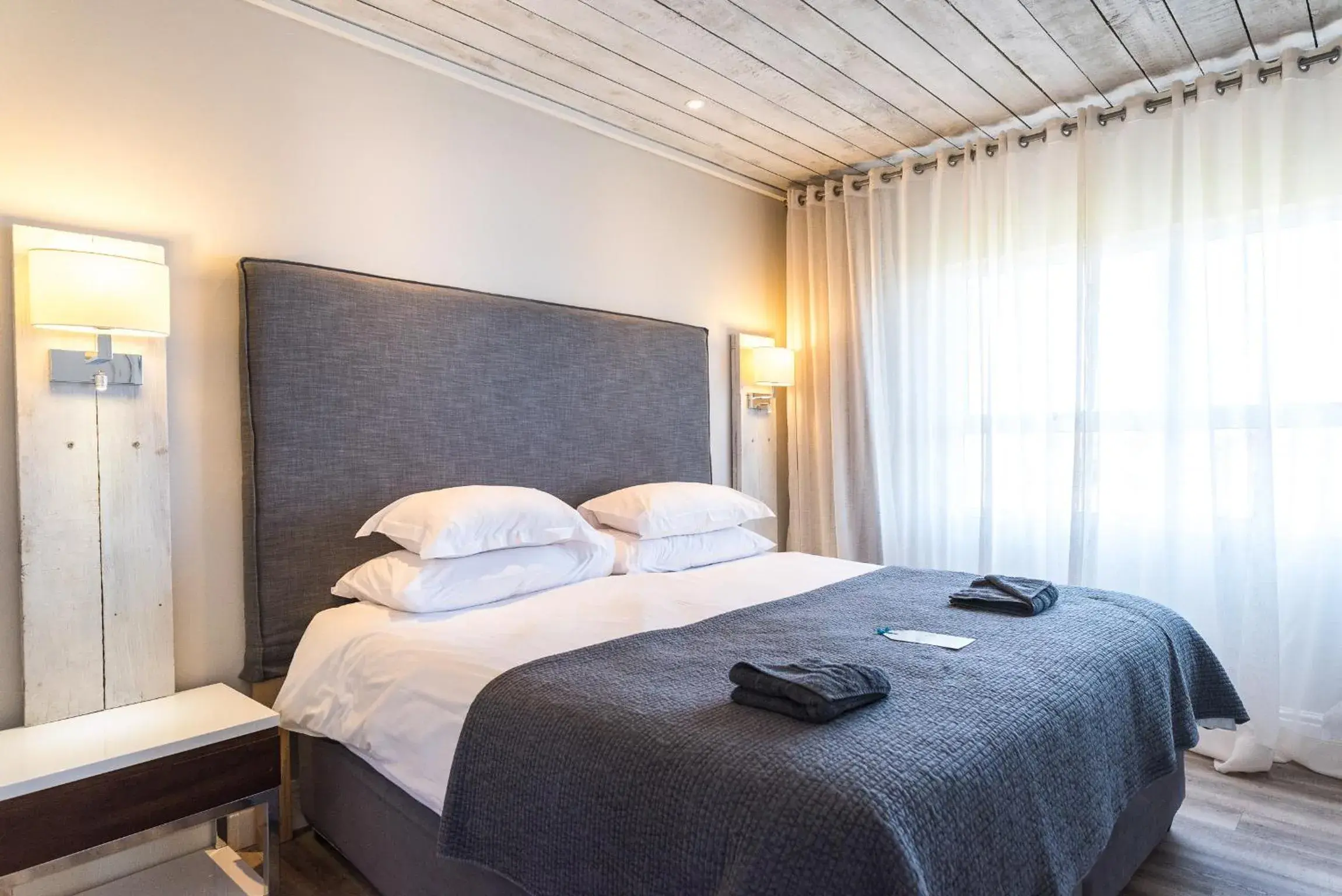 Bedroom, Bed in Blue Bay Lodge Bedroom, Bed in Blue Bay Lodge