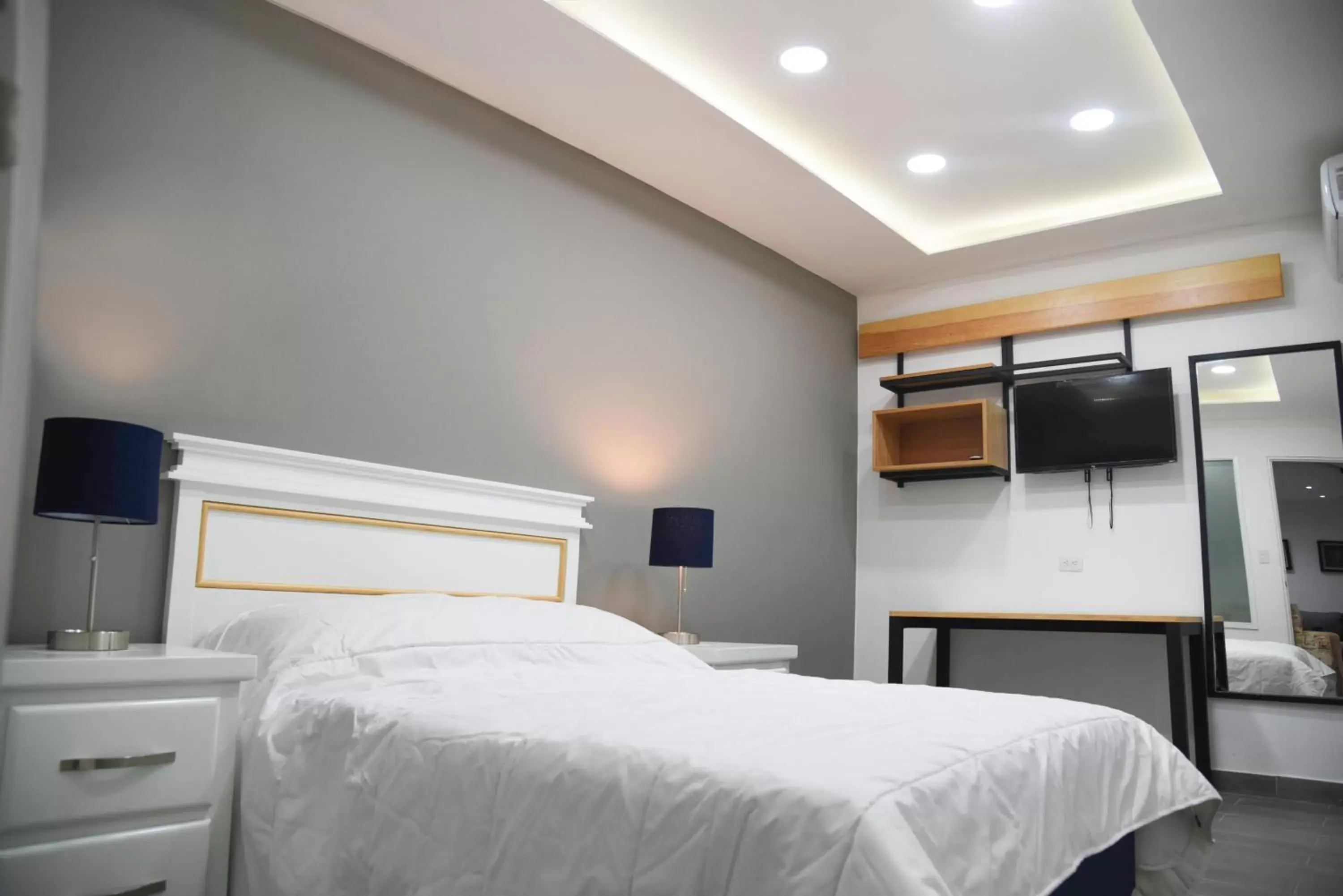 Photo of the whole room, Bed in Casa moderna equipada como hotel Habitación 2 F