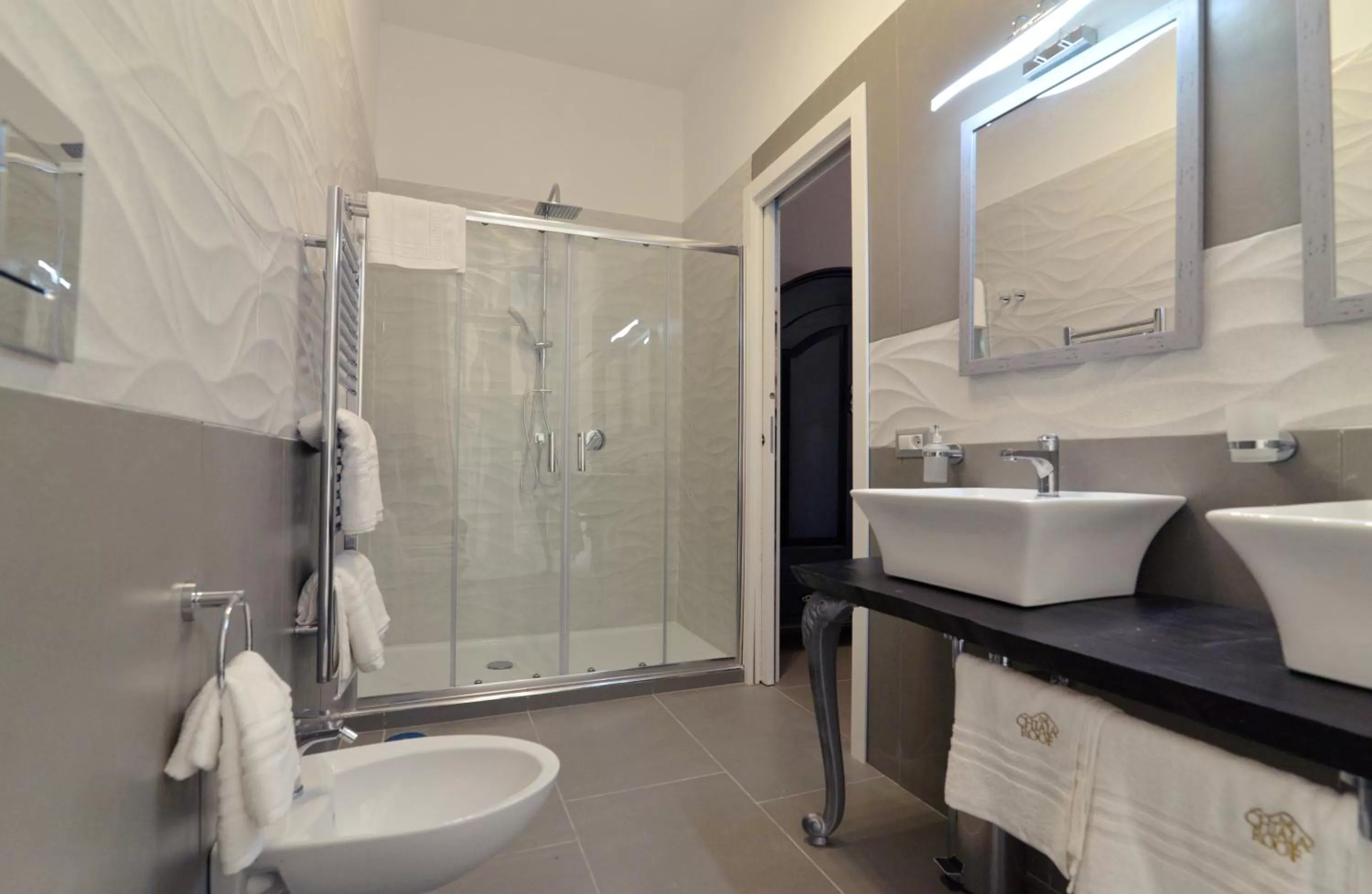 Shower in Chiaia Roof