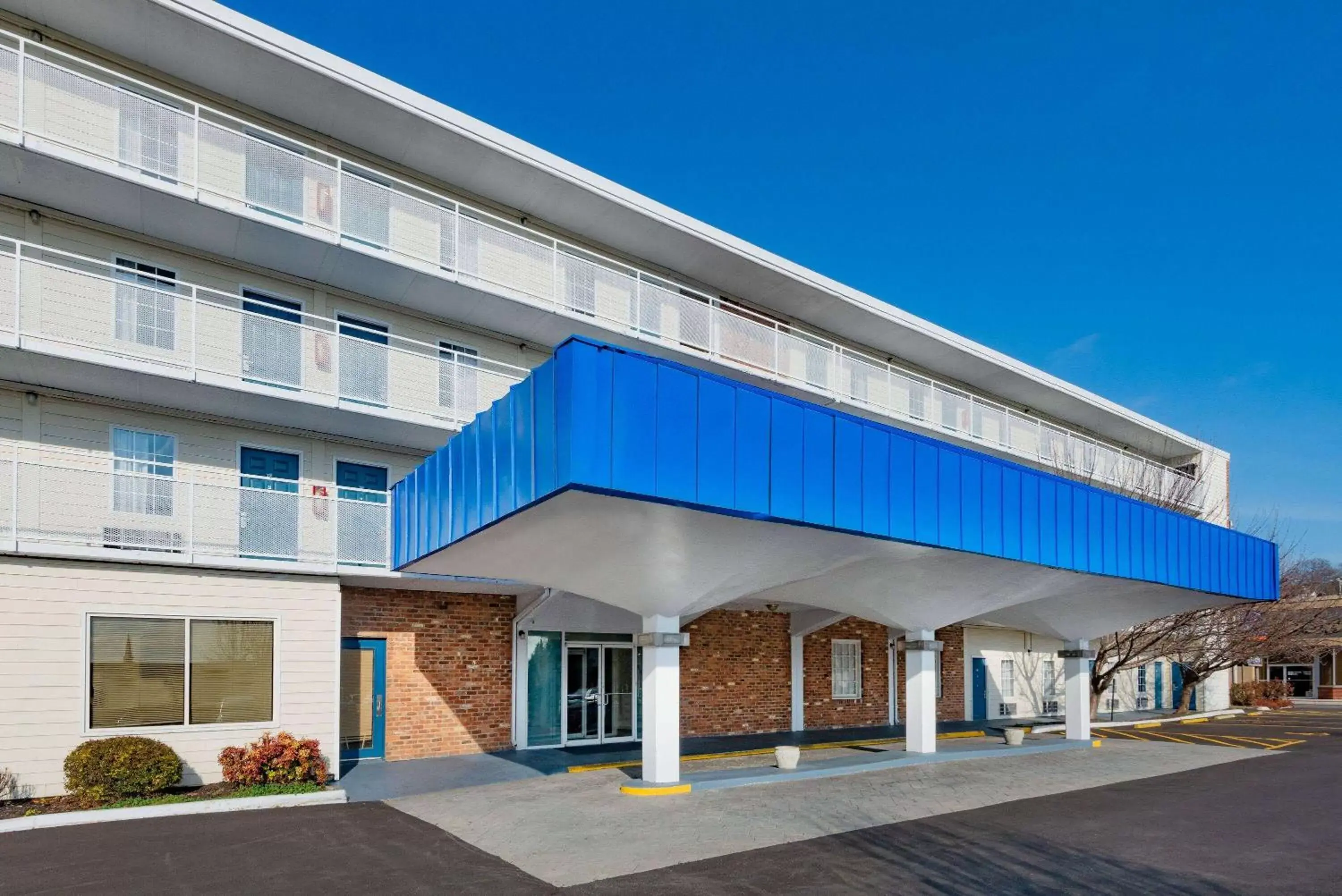 Property Building in Howard Johnson by Wyndham Staunton