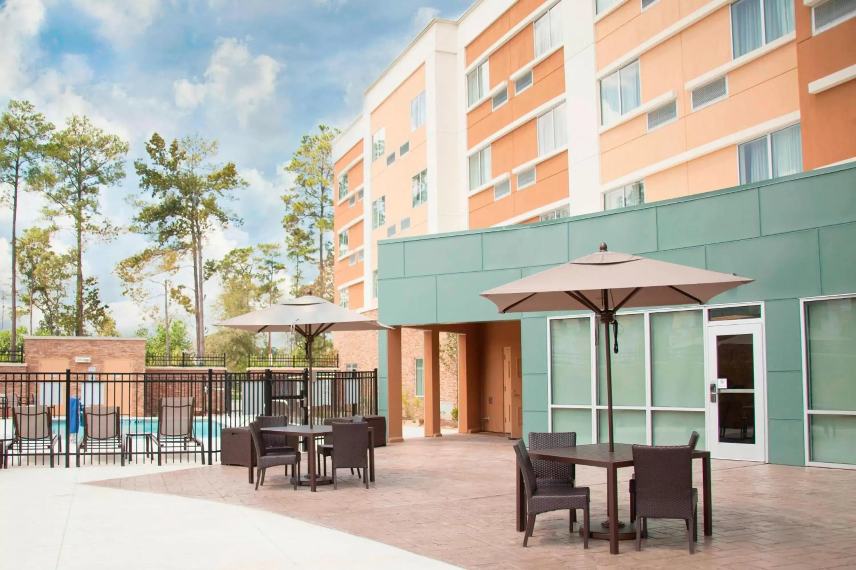 Property Building in Courtyard by Marriott Houston Springwoods Village