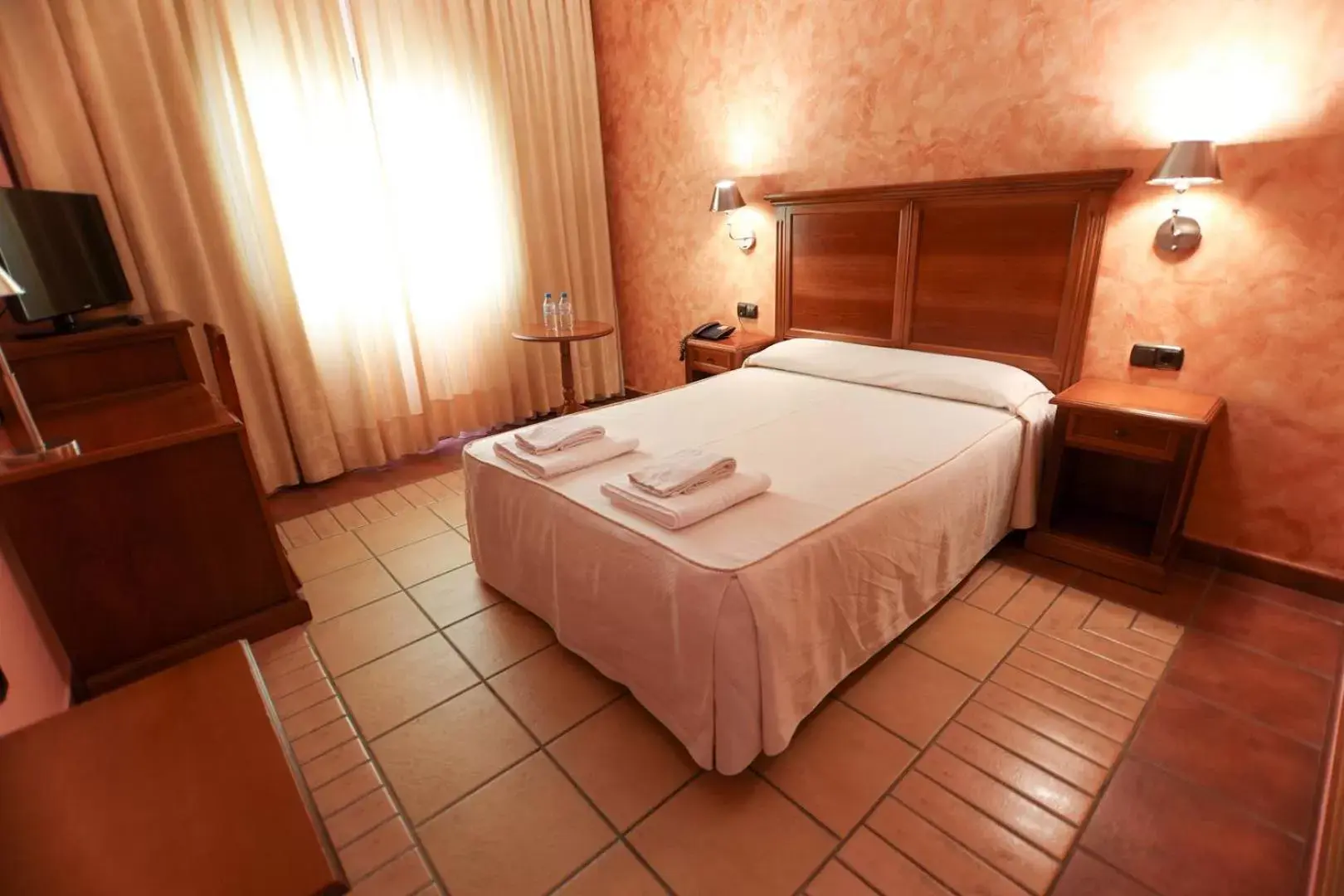 Photo of the whole room, Bed in Hospedium Hotel Doña Mafalda de Castilla