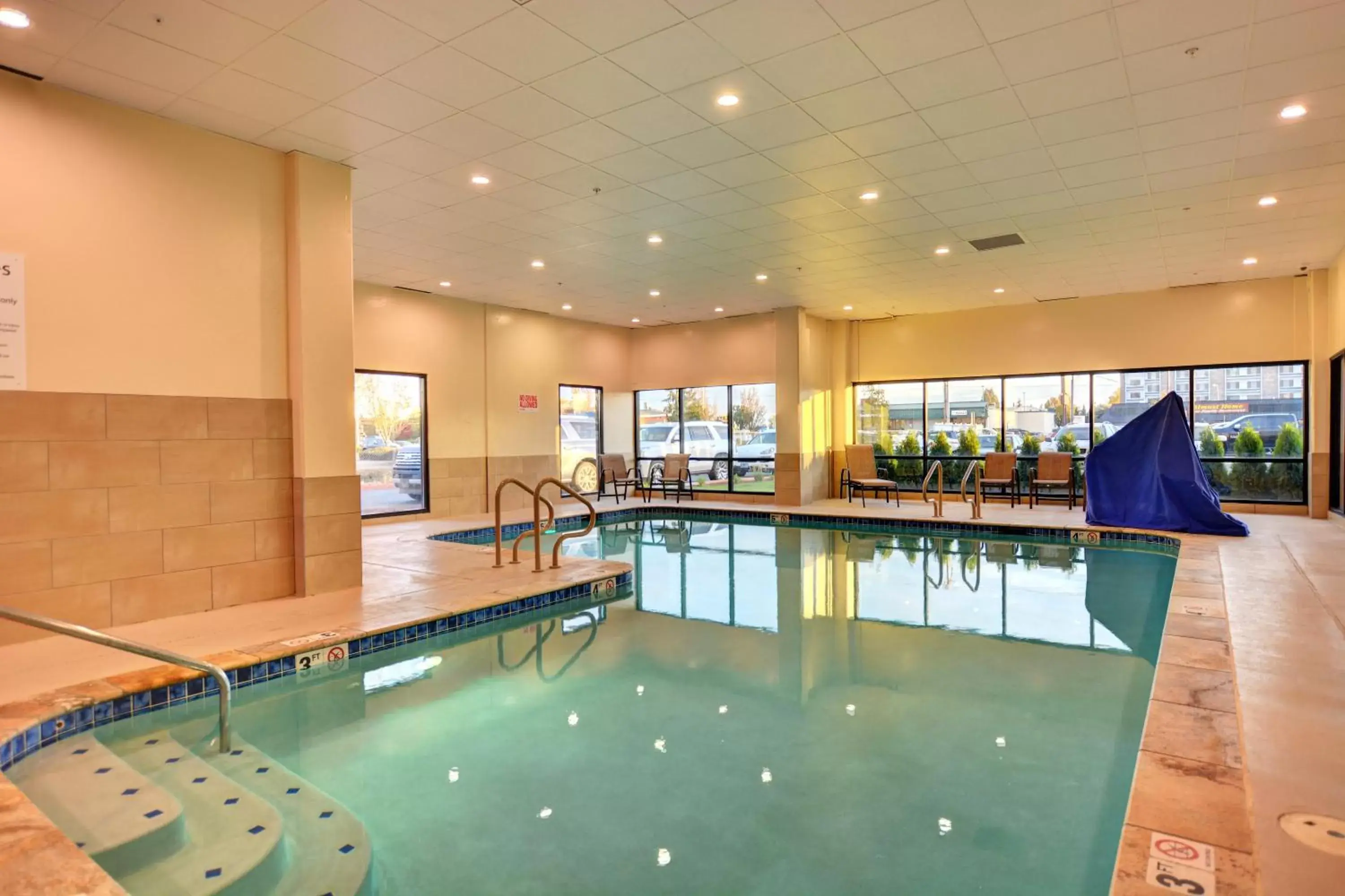 Swimming pool in Holiday Inn - Salem by IHG Swimming pool in Holiday Inn - Salem by IHG