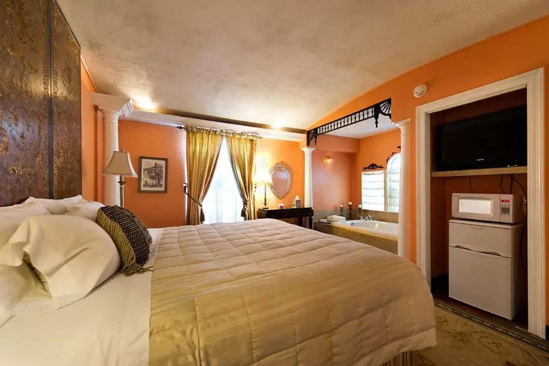 One-Bedroom King Suite in Historic Michabelle Inn