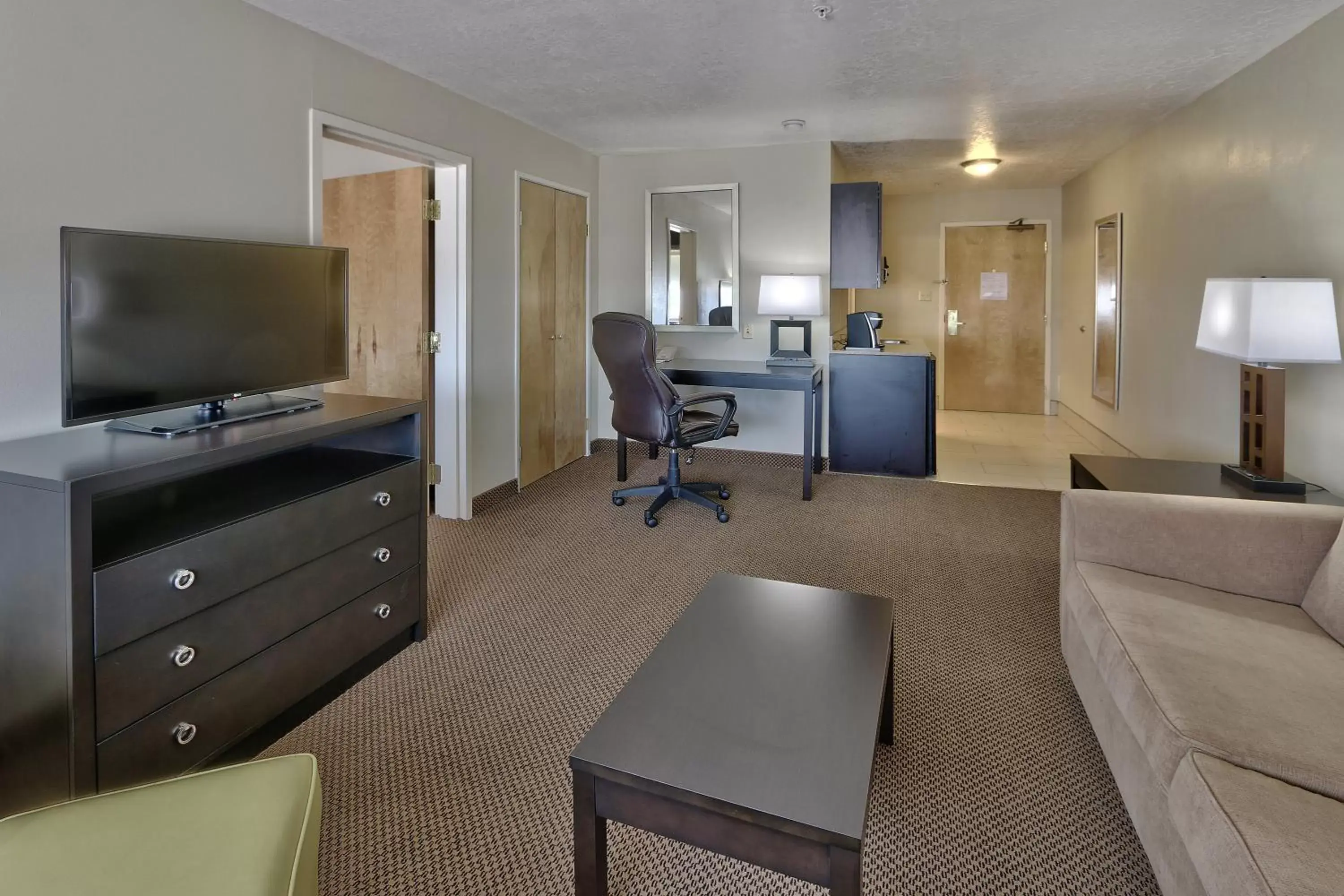 Photo of the whole room, Seating Area in Holiday Inn Hotel & Suites Albuquerque Airport, an IHG Hotel