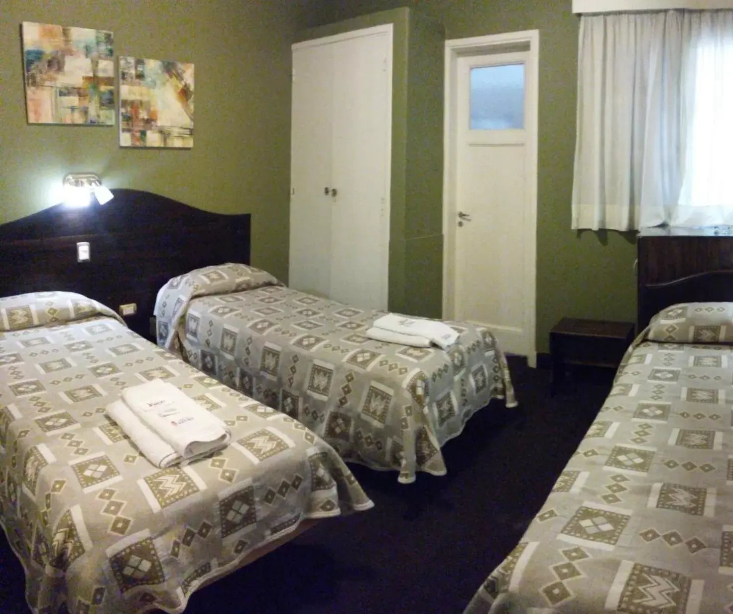 Photo of the whole room, Bed in Hotel Selby