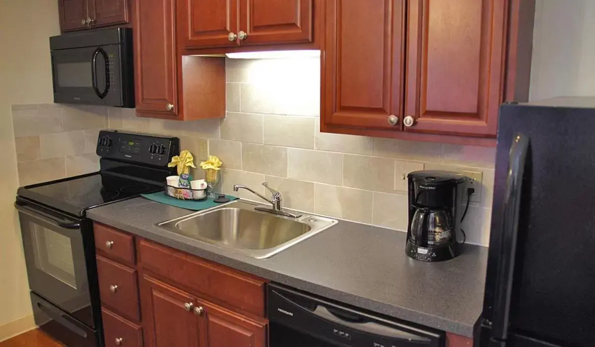 Kitchen or kitchenette, Kitchen/Kitchenette in New Haven Village Suites