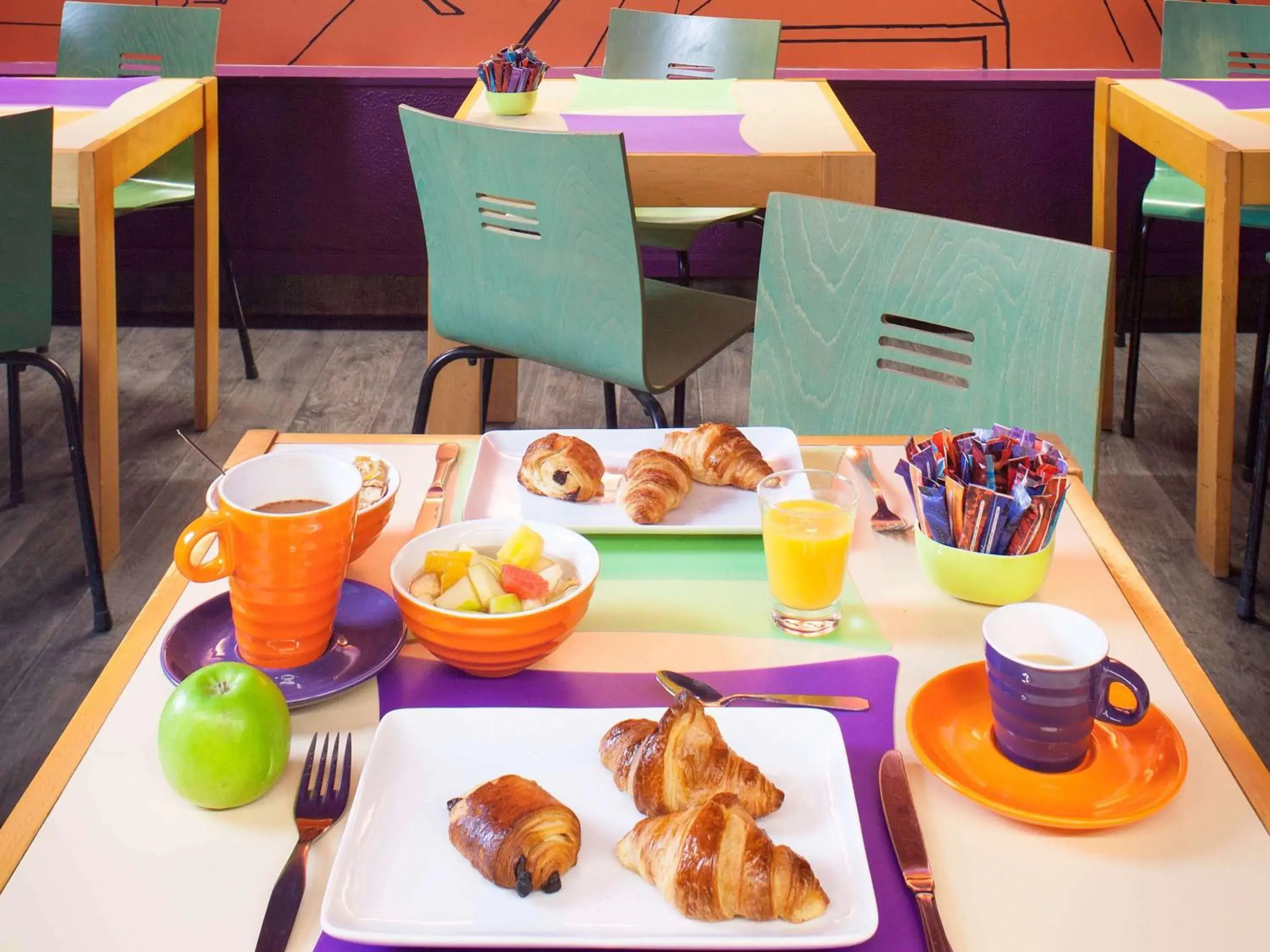 Restaurant/places to eat, Breakfast in Ibis Styles Paris Republique Hotel