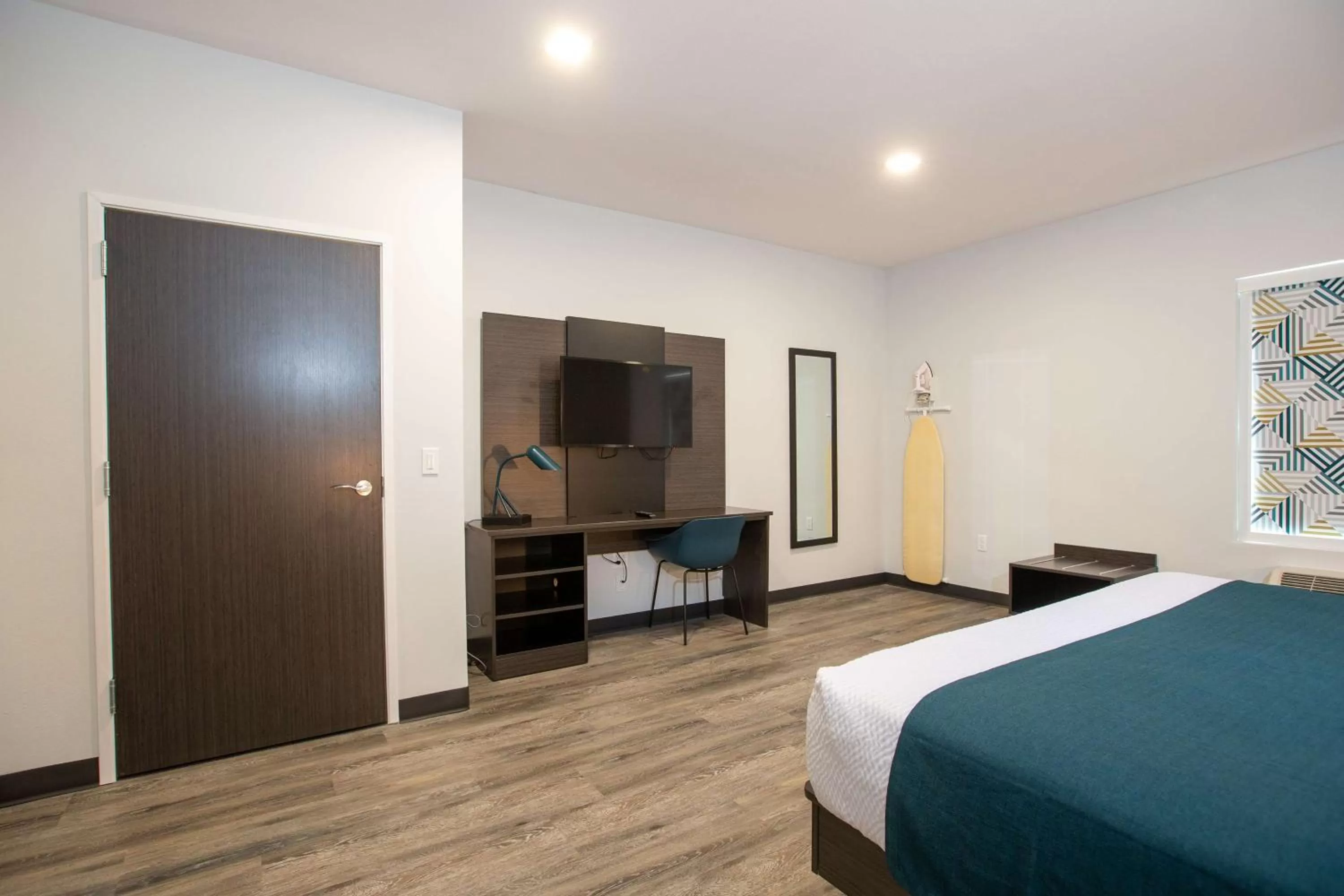 Bed in Studio 6 North Platte, NE - East