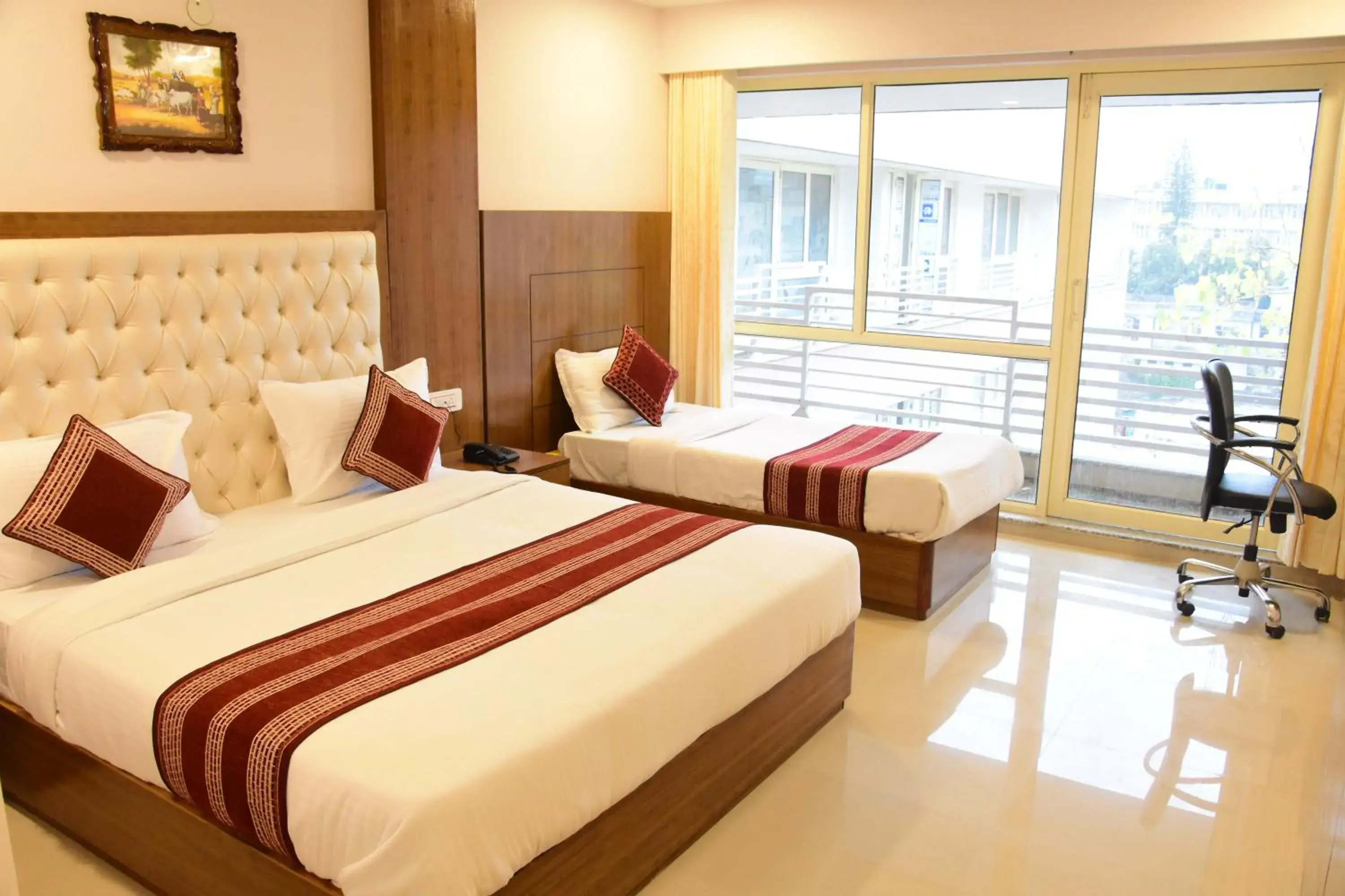 Balcony/Terrace, Bed in Hotel Rama Trident