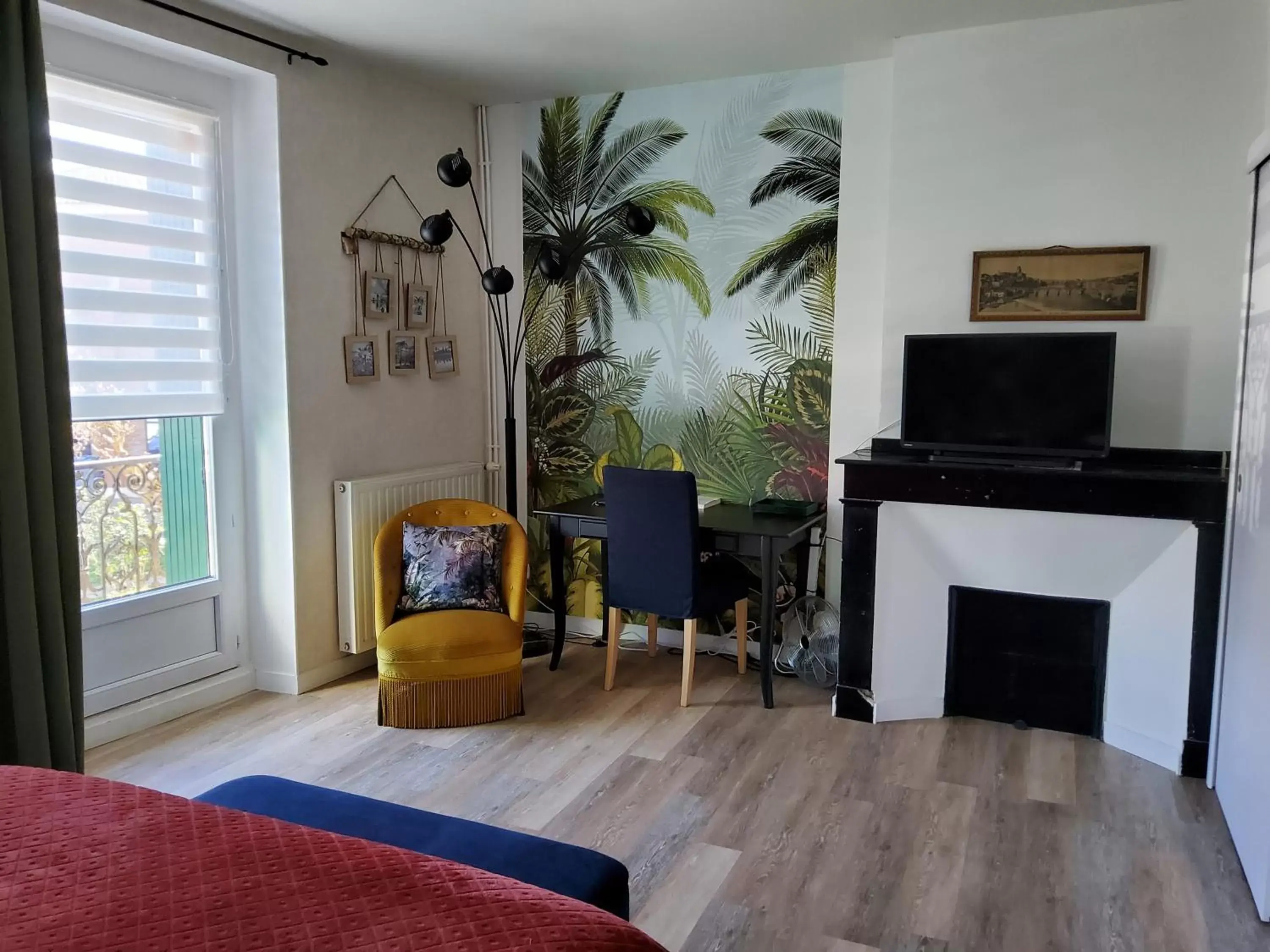 Seating area, TV/Entertainment Center in Le 9 en Cuisine