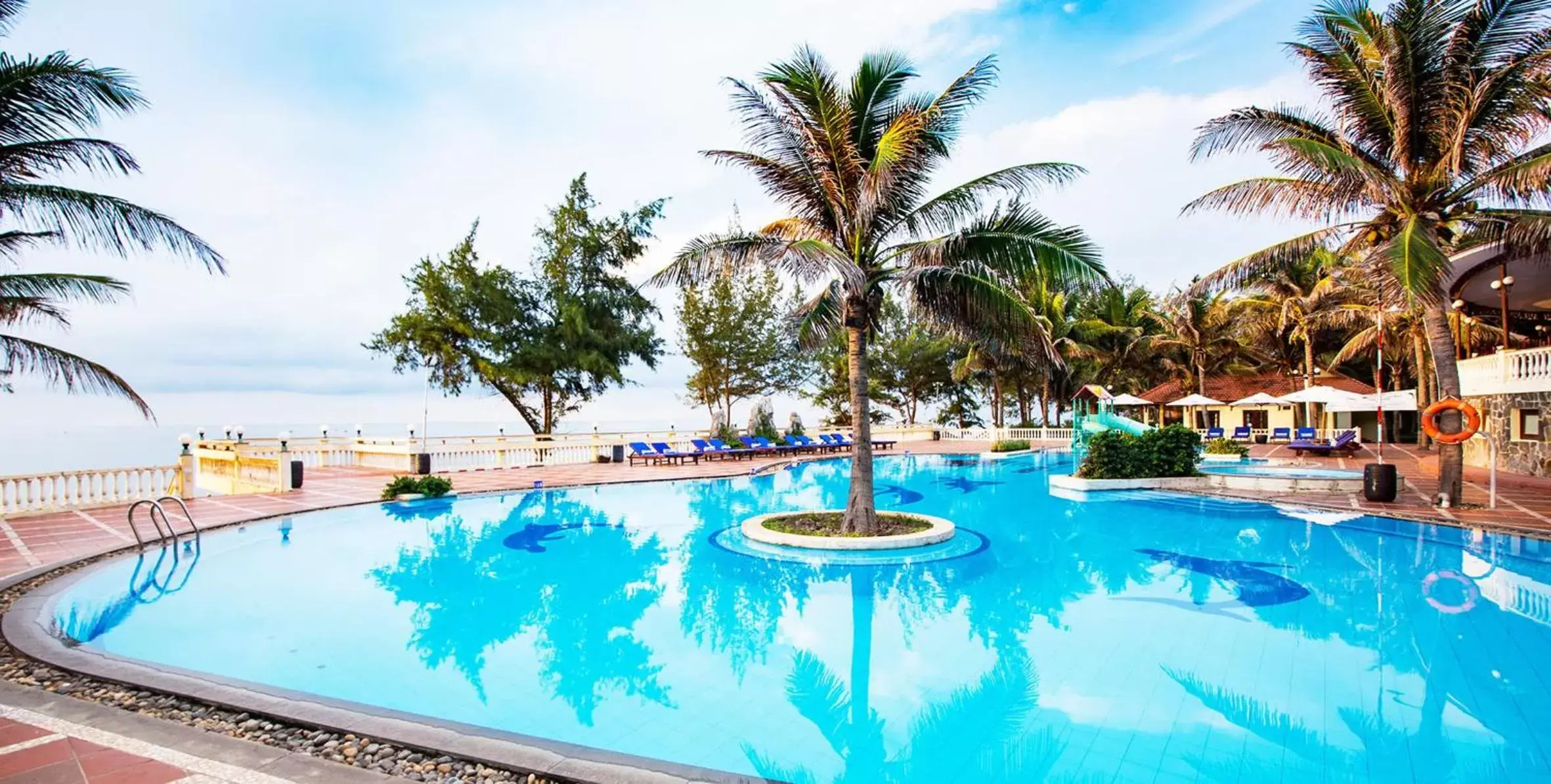 Swimming pool in Golden Coast Resort & Spa Swimming pool in Golden Coast Resort & Spa