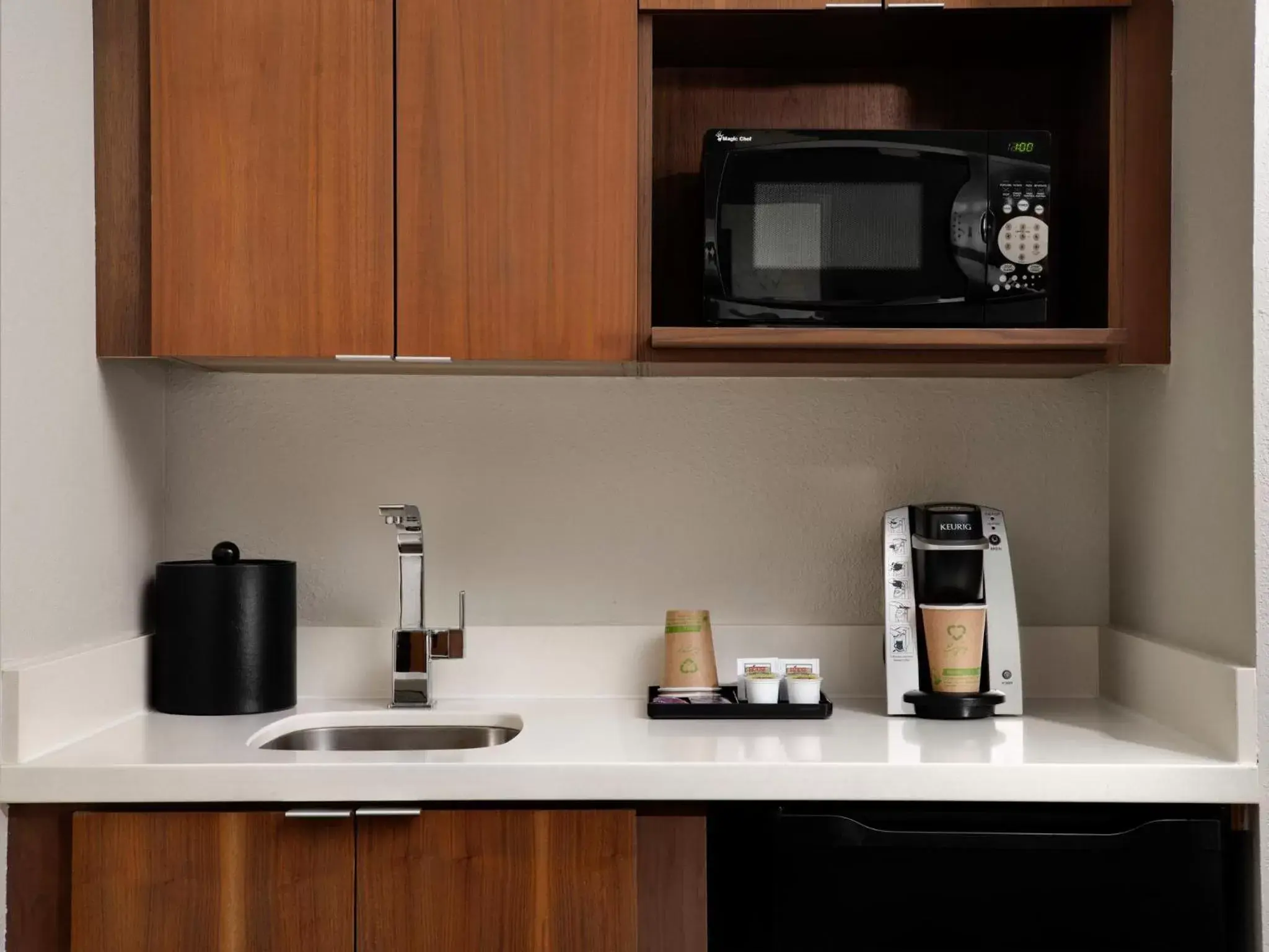 Photo of the whole room, Kitchen/Kitchenette in Holiday Inn Express and Suites New Orleans Airport, an IHG Hotel