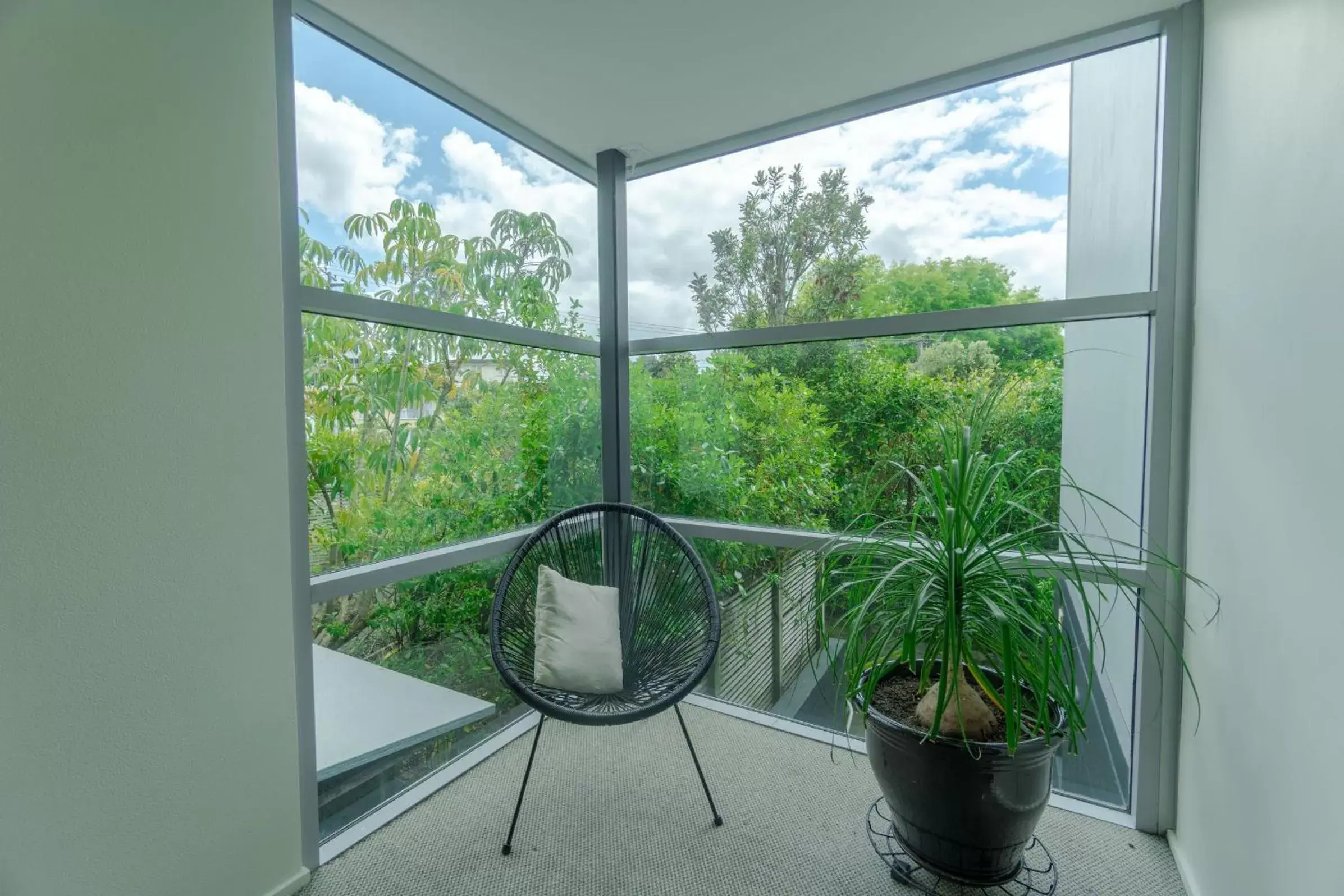 Garden view, Balcony/Terrace in Aristotles North Shore