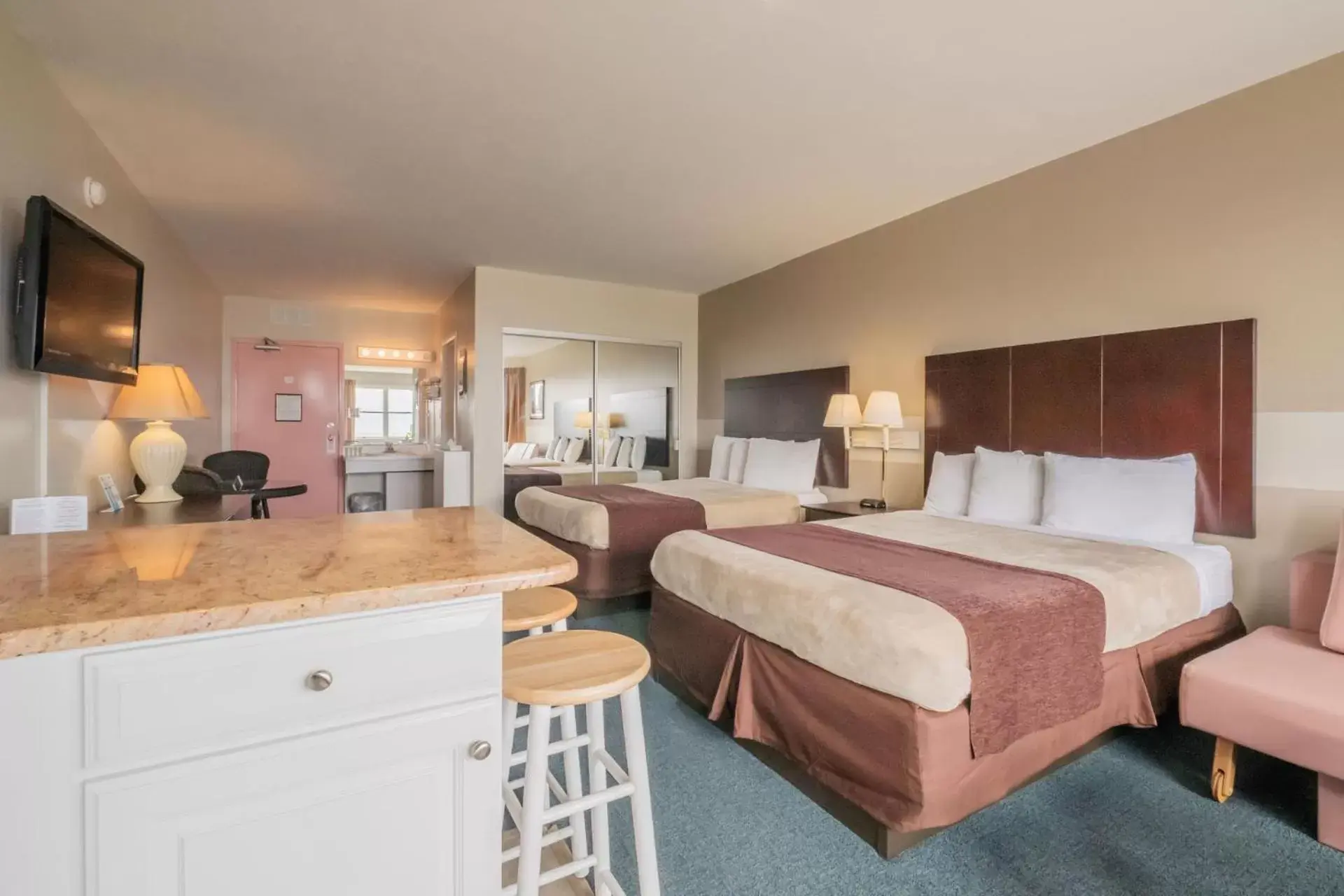 Family Room with Sea View in Heart of Wildwood Motel Family Room with Sea View in Heart of Wildwood Motel