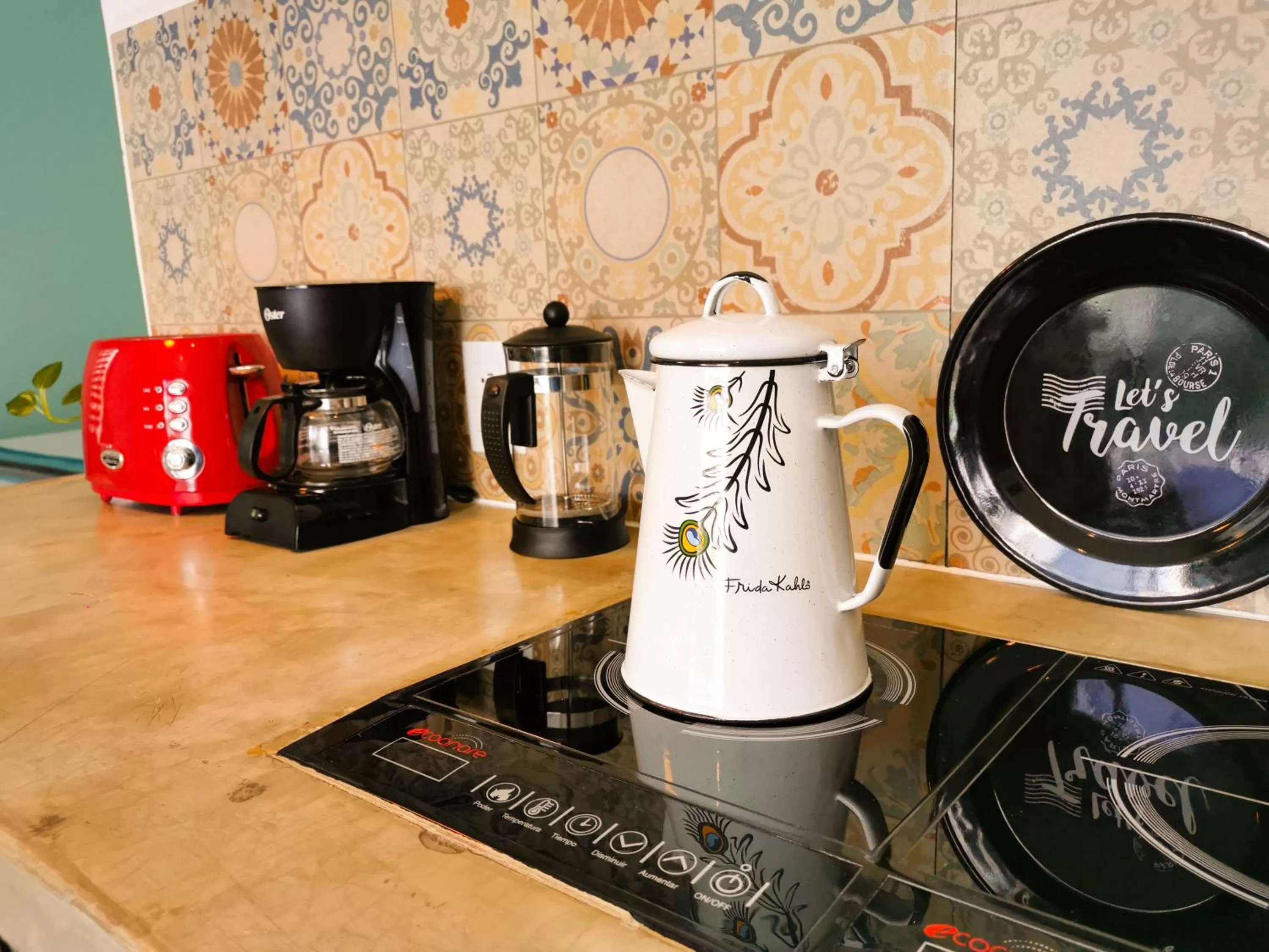 Coffee/tea facilities in Les Suites Calle 2 by Galian