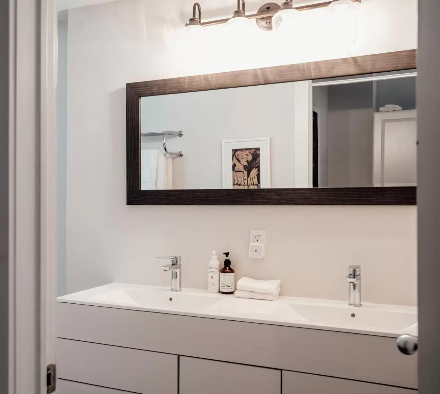 Bathroom in The Kent Motel