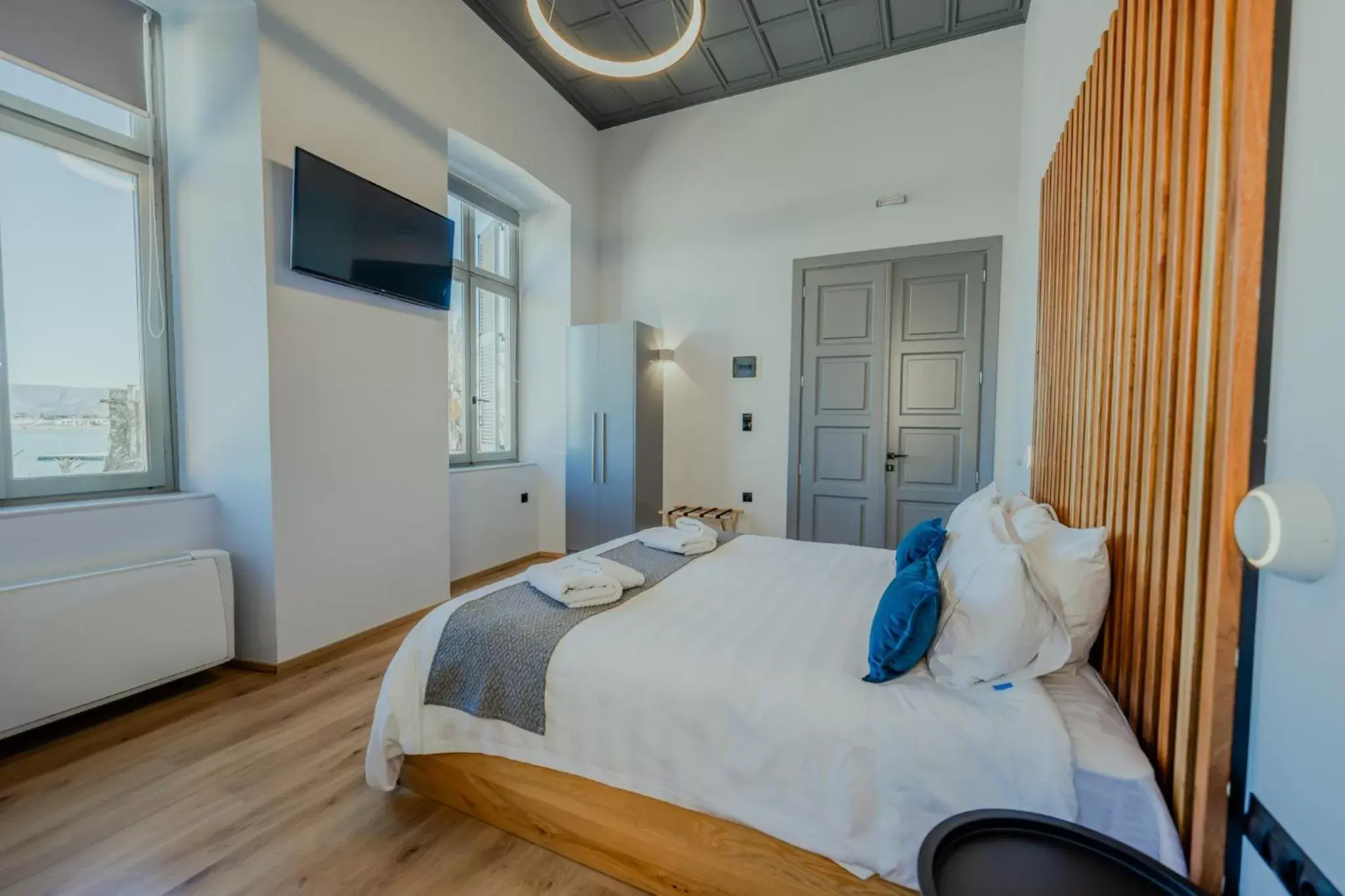 Balcony/Terrace, Bed in Impero Nafplio Hotel & Suites