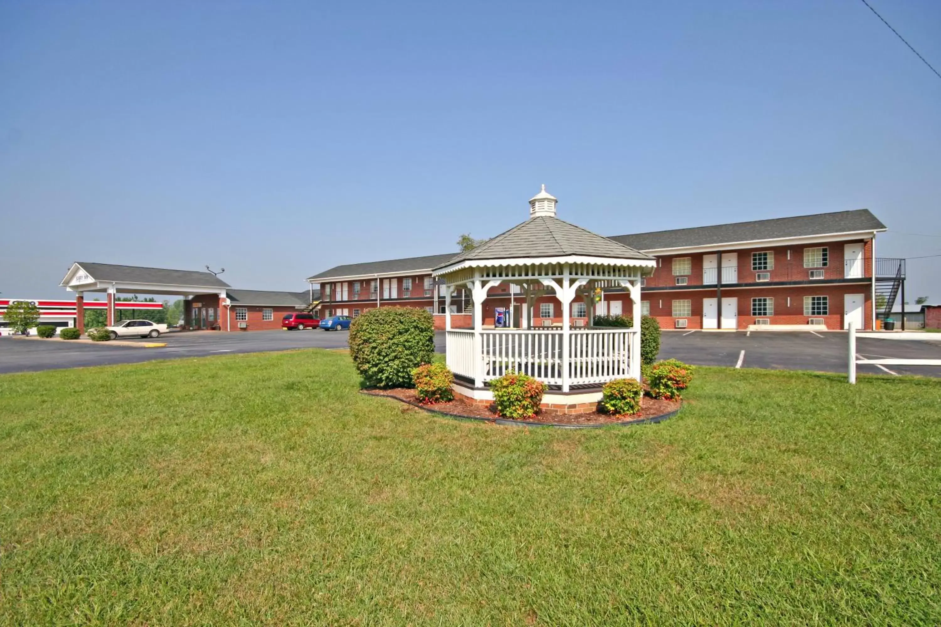 Property Building in Surry Inn - Dobson