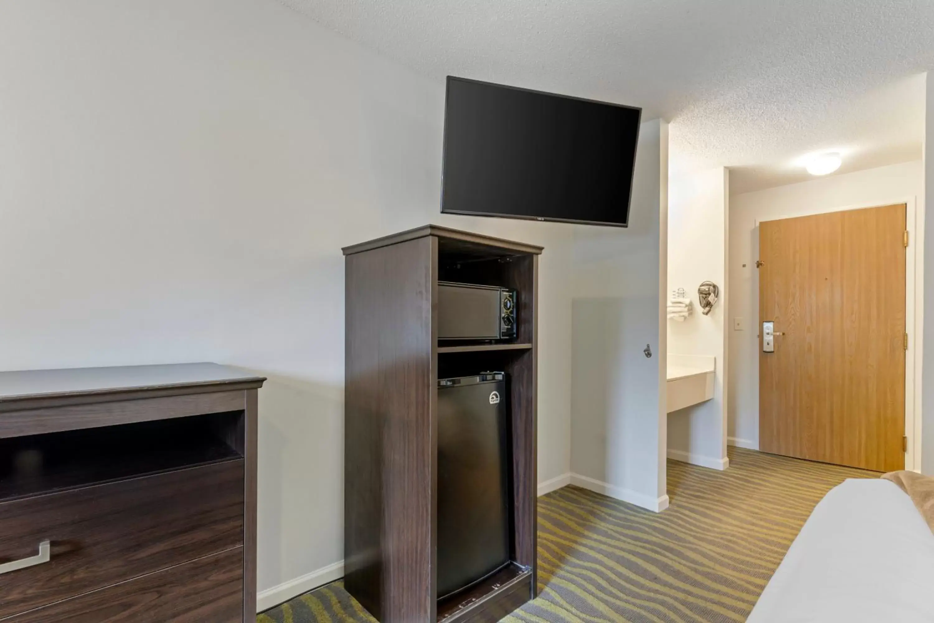 Bathroom, TV/Entertainment Center in Atlantis Family Waterpark Hotel