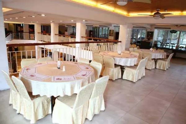 Breakfast, Banquet Facilities in Art Spa Hotel