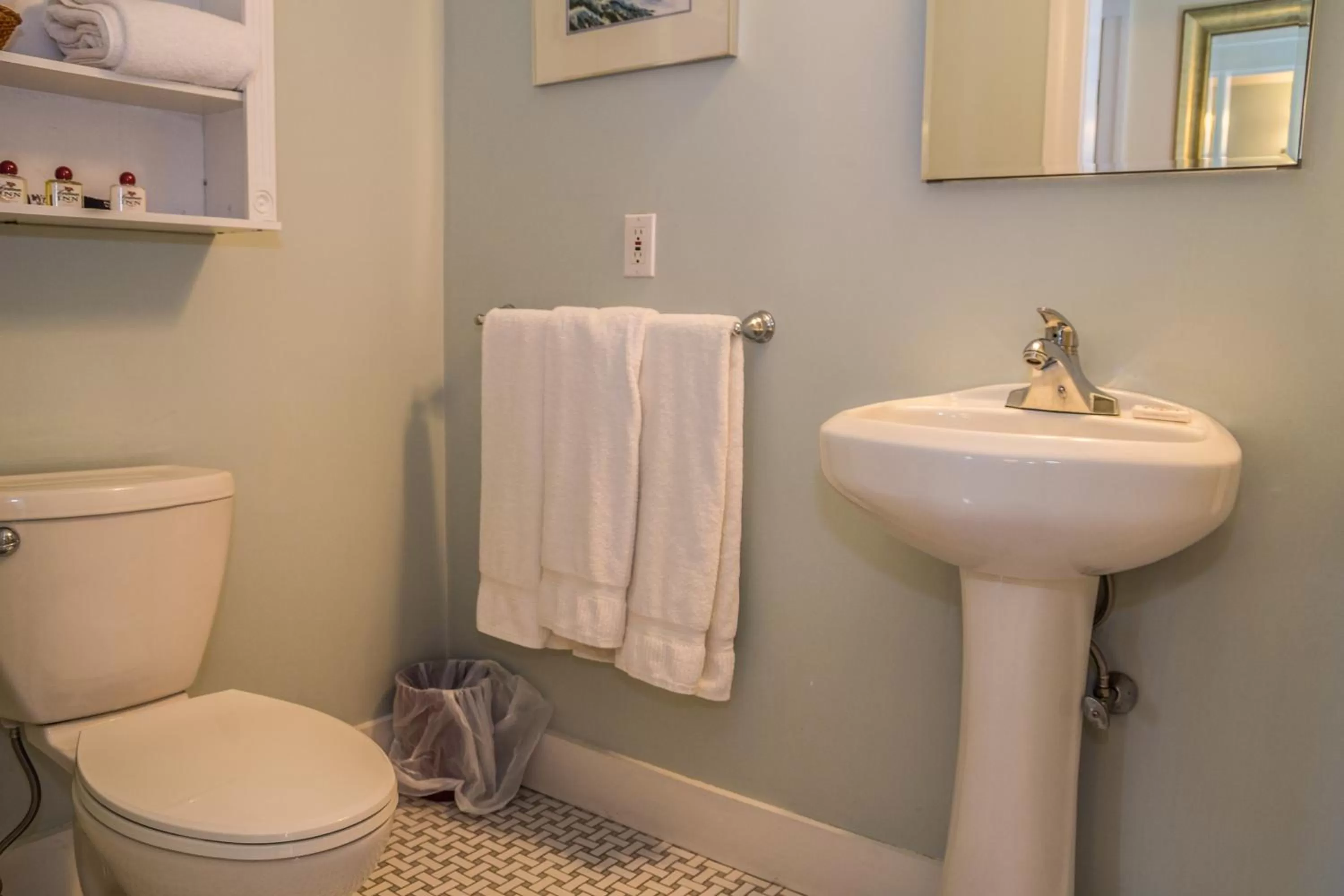 Toilet in Cranmore Inn