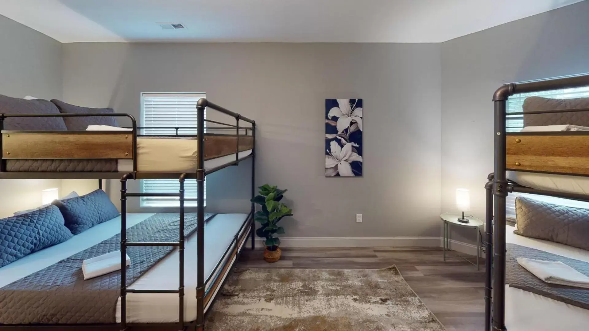 Bedroom, Bed in Viewpoint Condominiums Bedroom, Bed in Viewpoint Condominiums