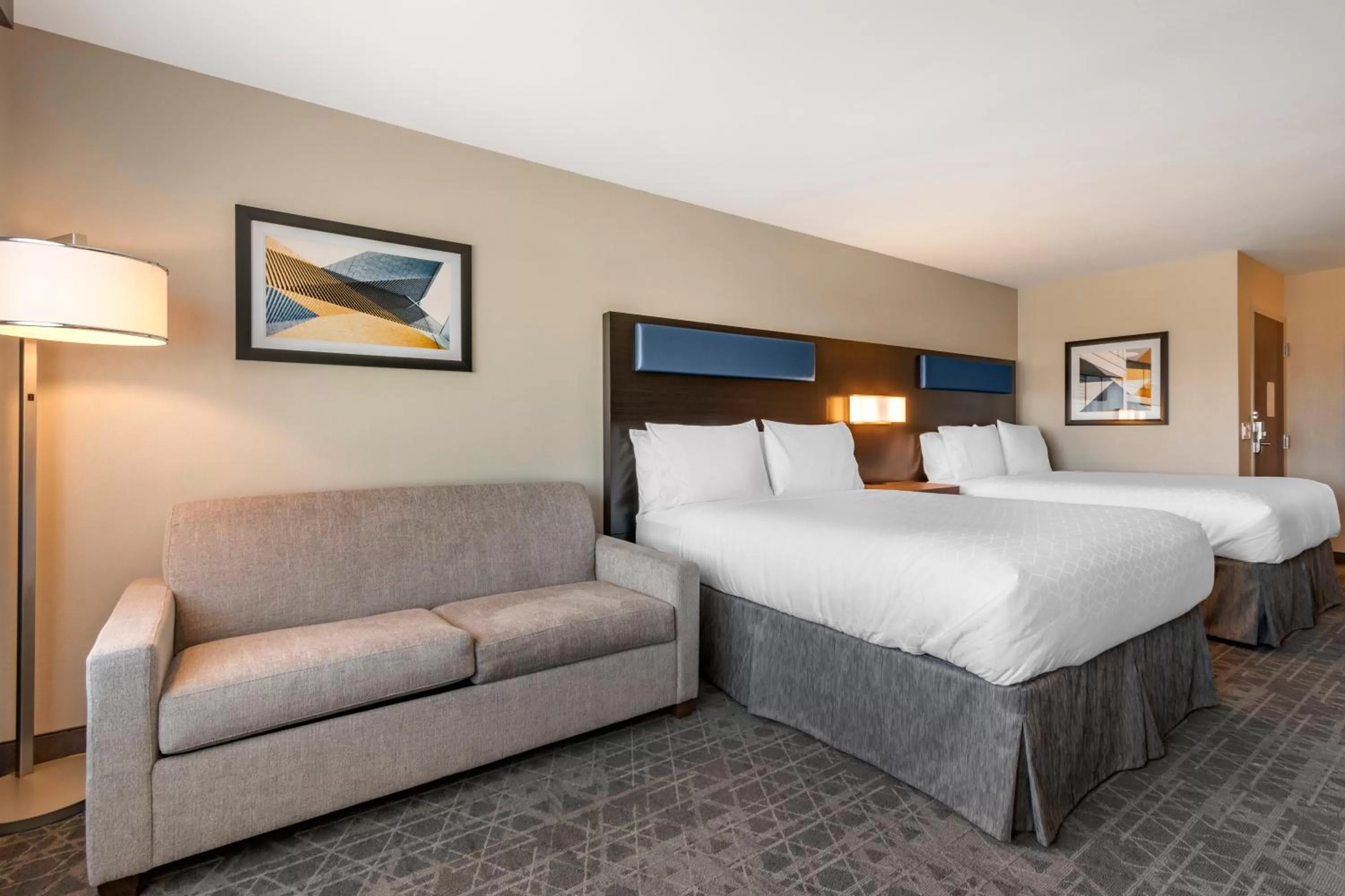 Photo of the whole room, Bed in Holiday Inn Express & Suites - Carlisle Southwest I-81 by IHG