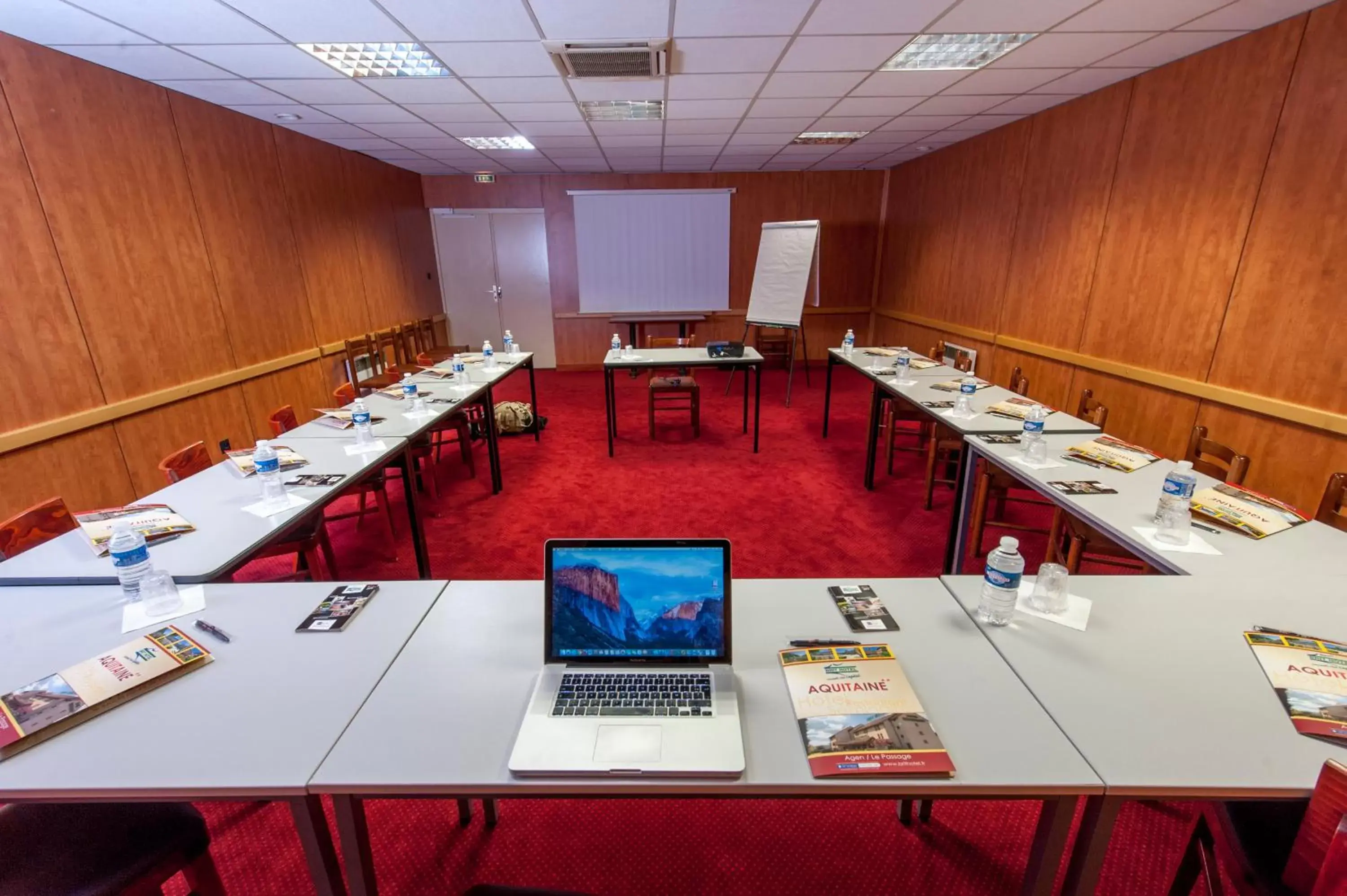 Meeting/conference room in Brit Hotel Agen - L'Aquitaine