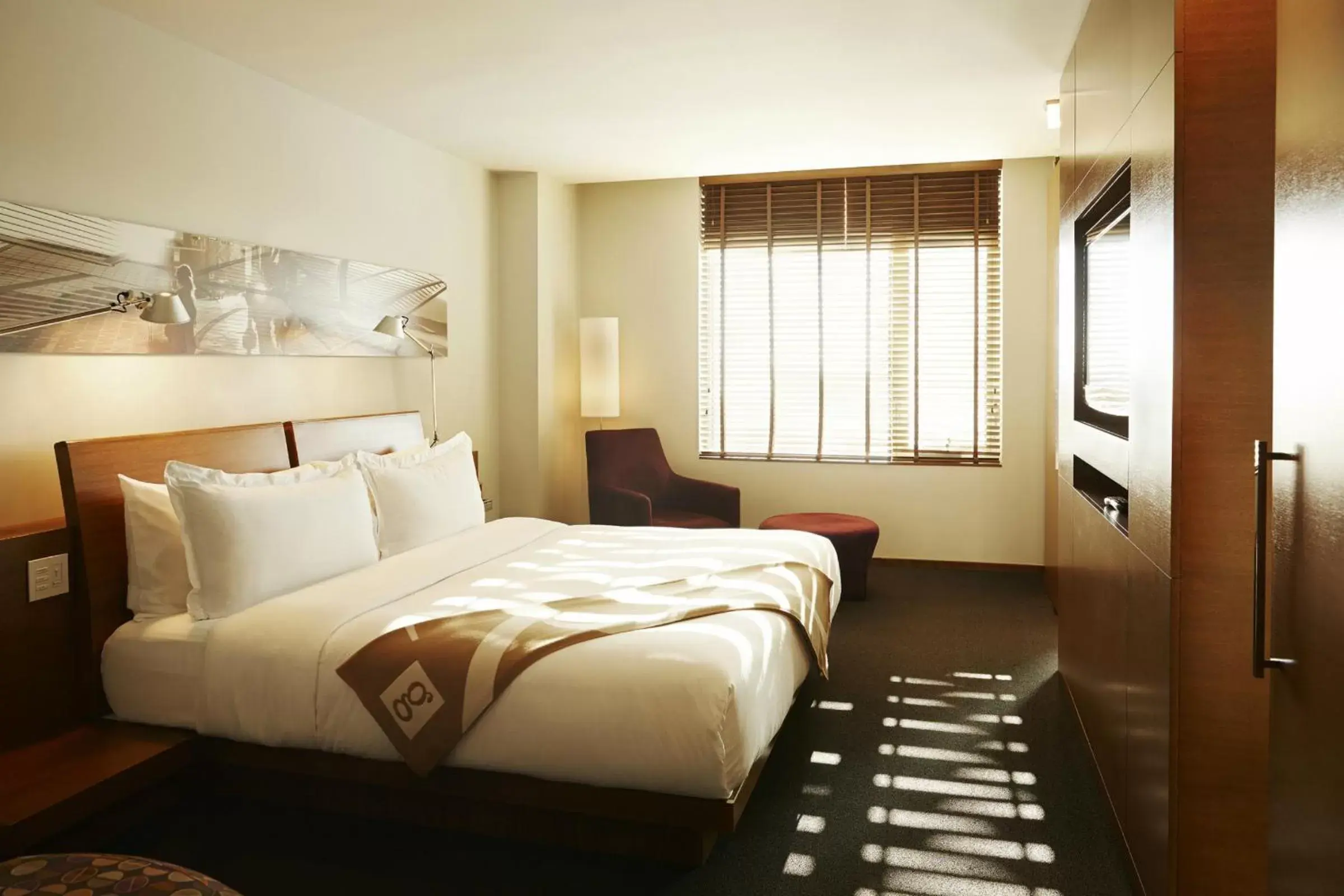 Bed in Hotel Le Germain Calgary