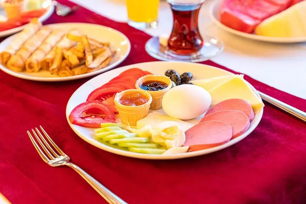 Buffet breakfast in Pamuk City Hotel