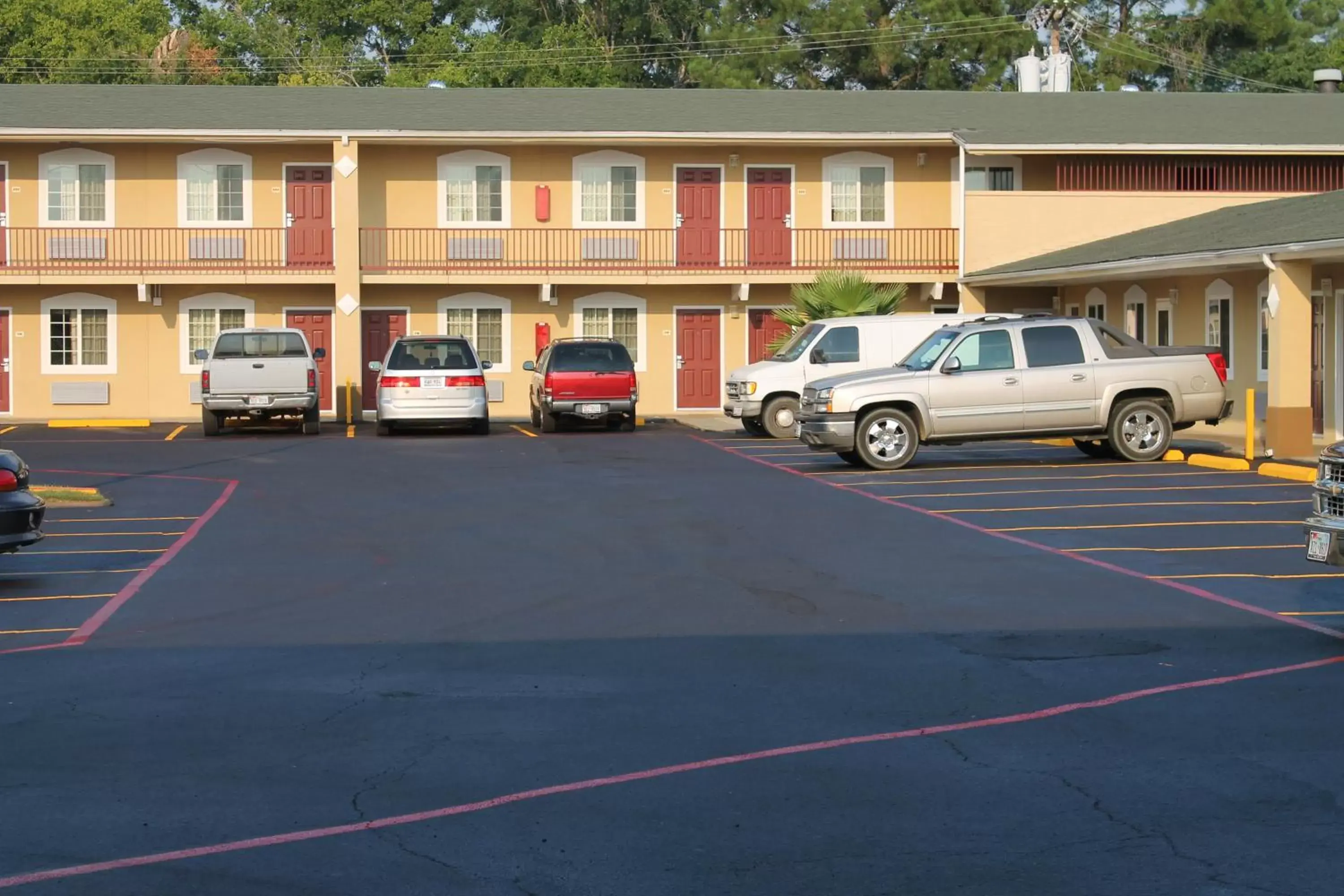 Facade/entrance, Property Building in Continental Inn and Suites