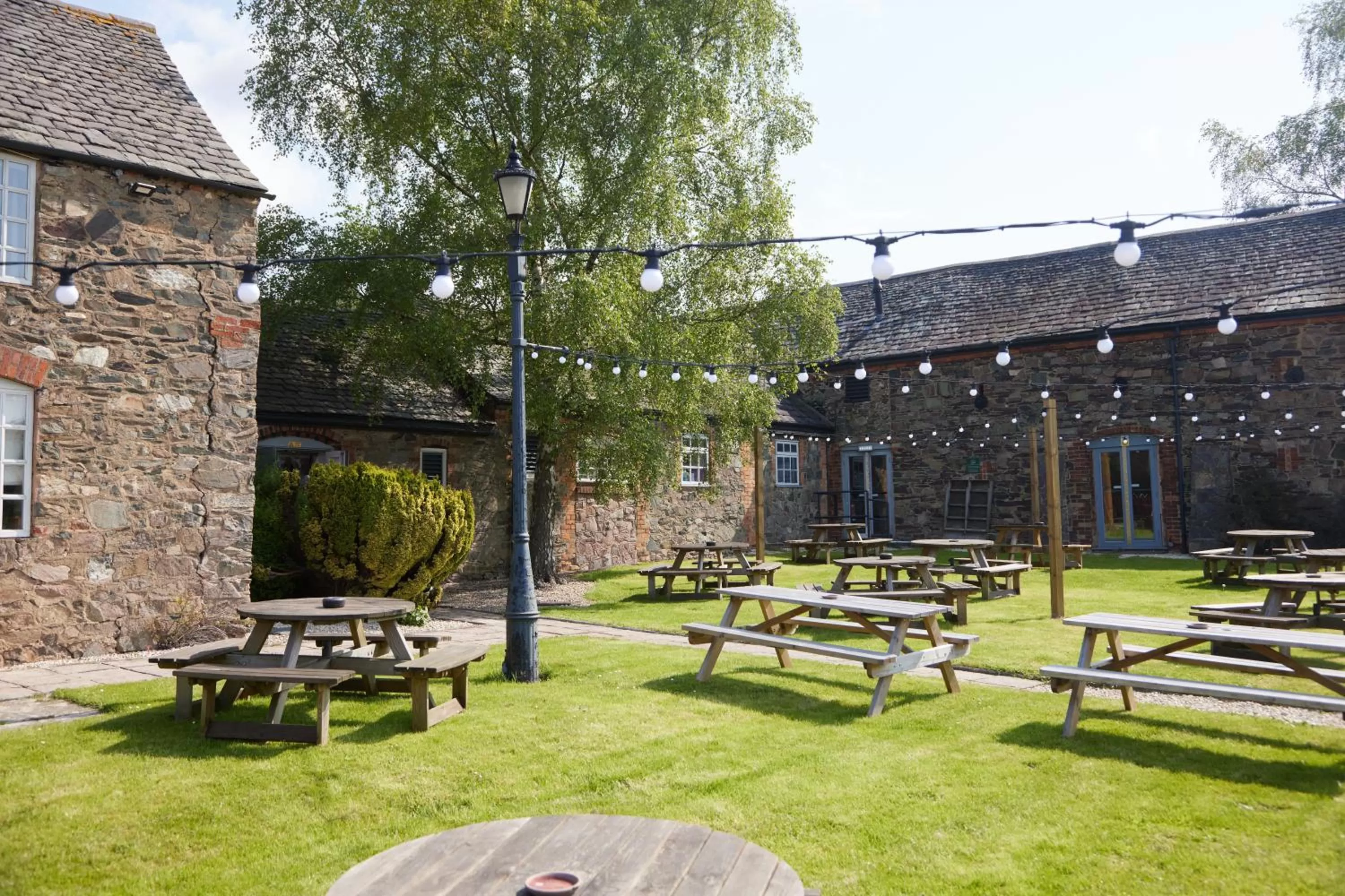 Garden in Fieldhead Hotel by Greene King Inns