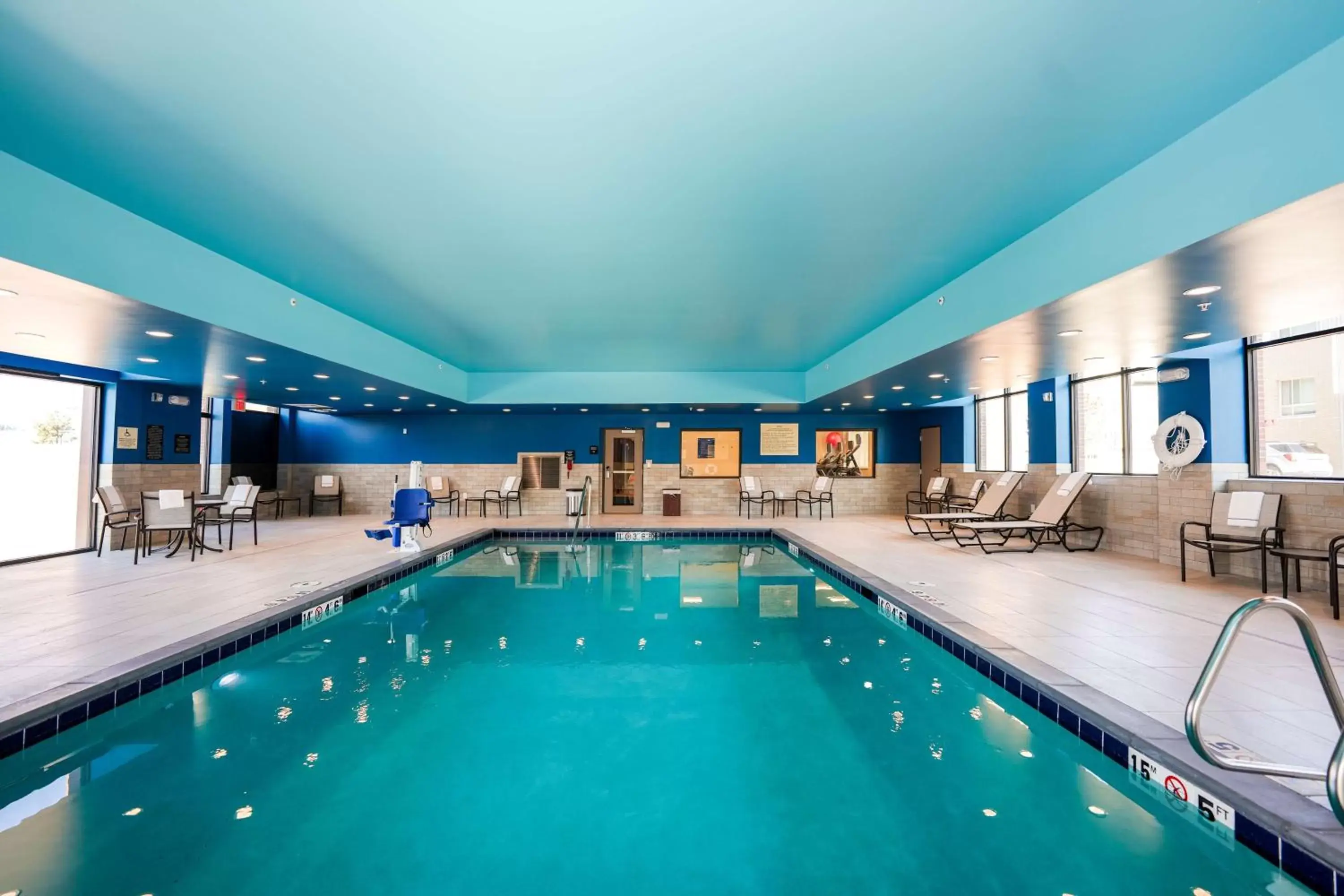Pool view, Swimming Pool in Hampton Inn & Suites Aurora South, Co