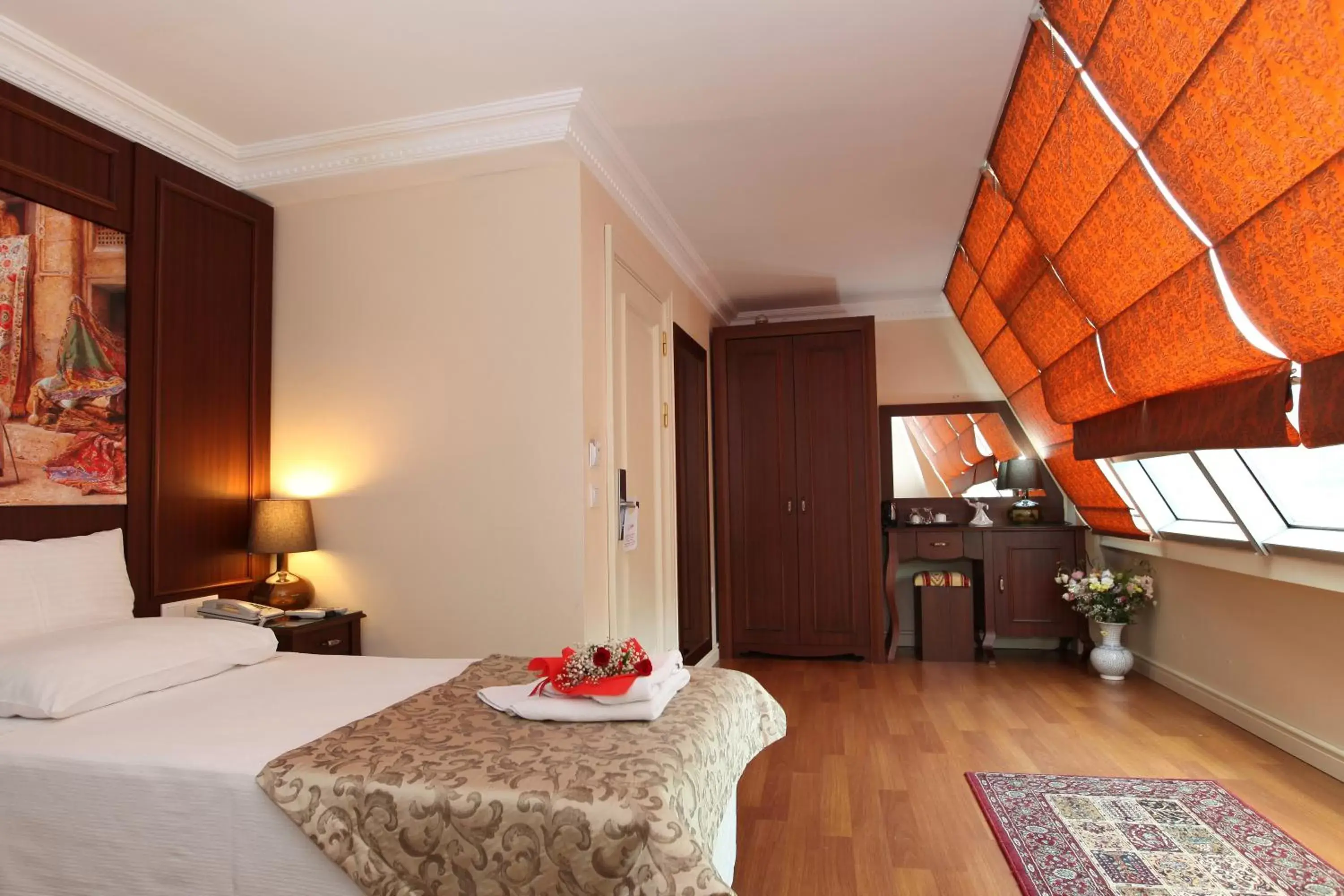 Photo of the whole room, Bed in Sirkeci Park Hotel