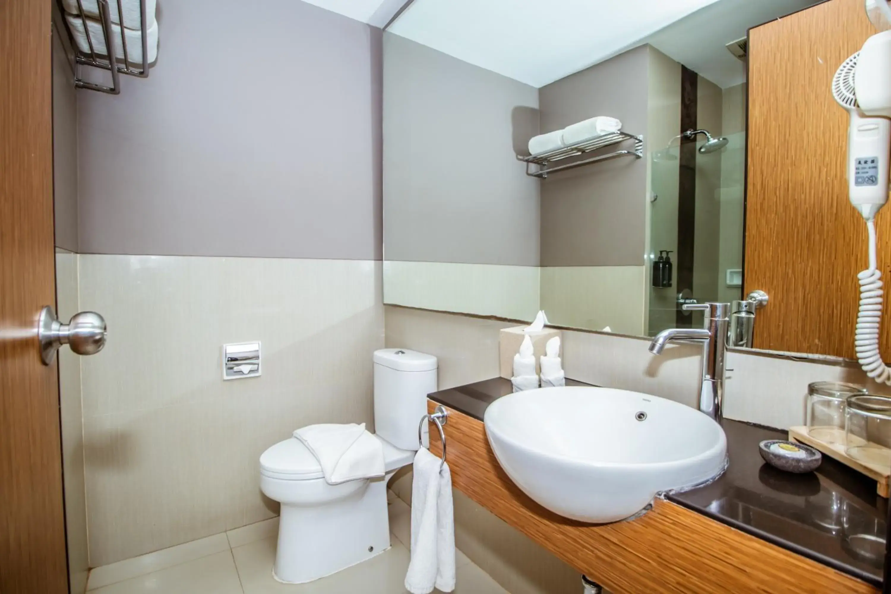 Bathroom in Grand Tjokro Yogyakarta
