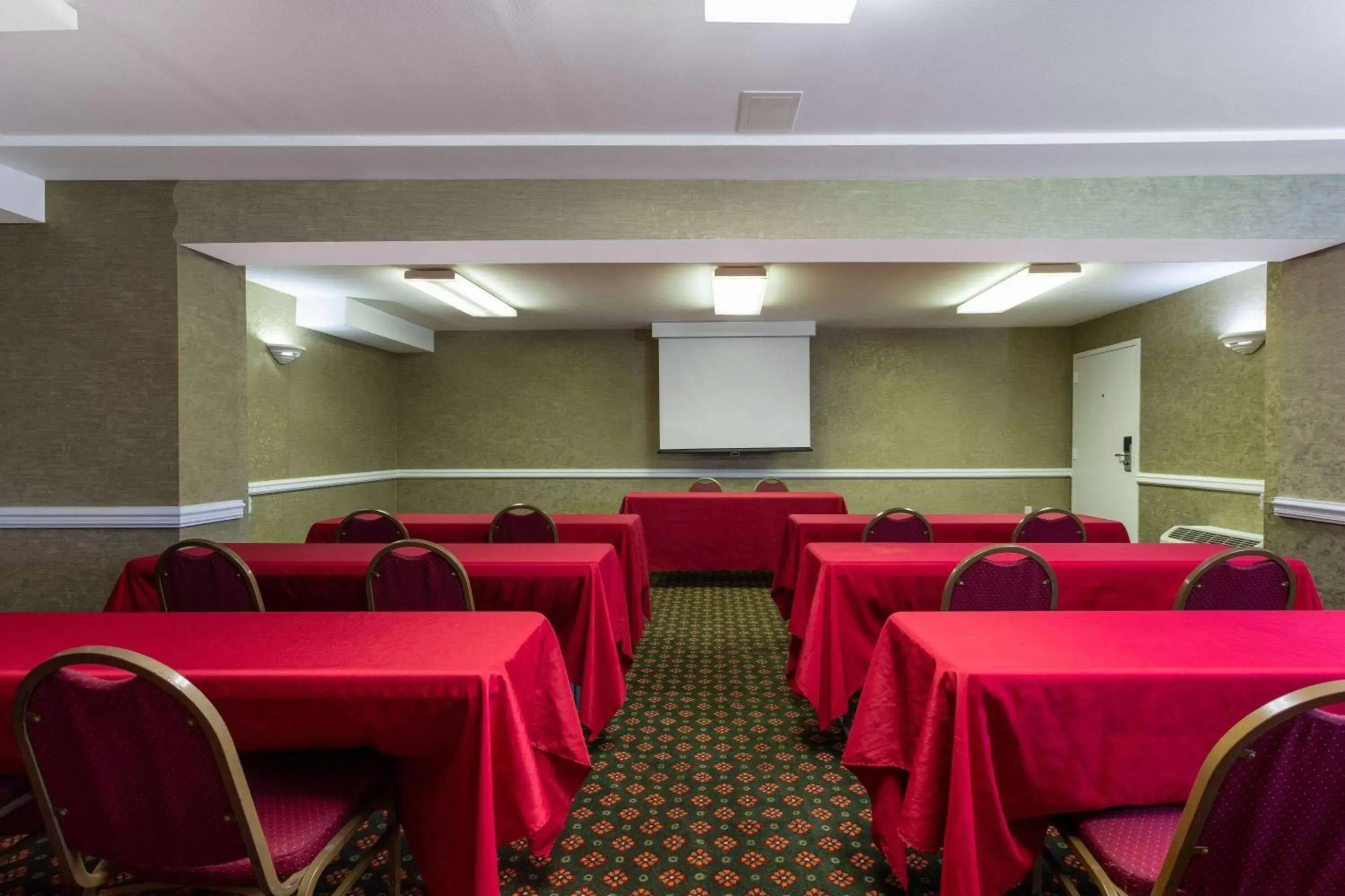 Meeting/conference room in Ramada by Wyndham Altamonte Springs Near I-4