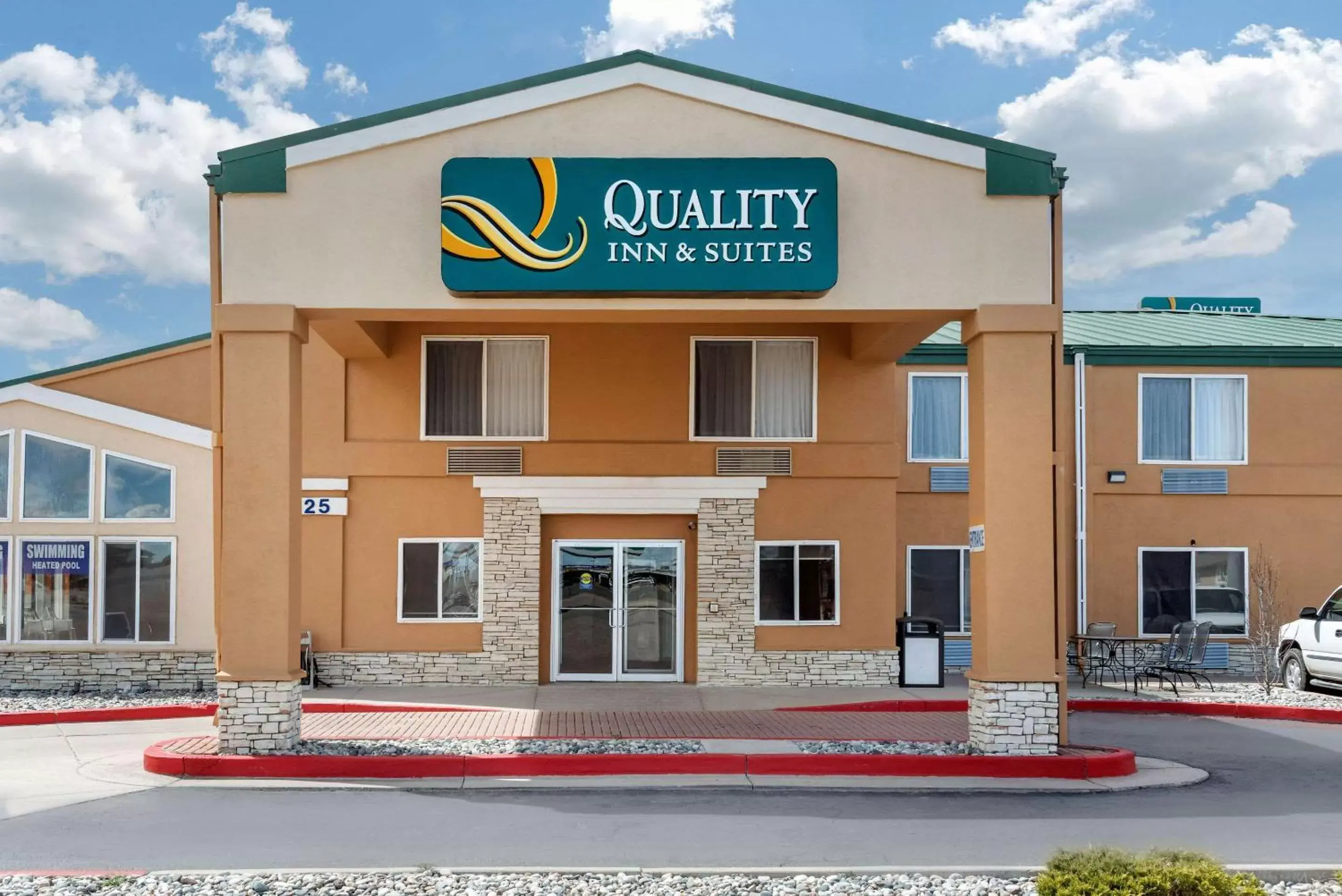 Property Building in Quality Inn & Suites Limon