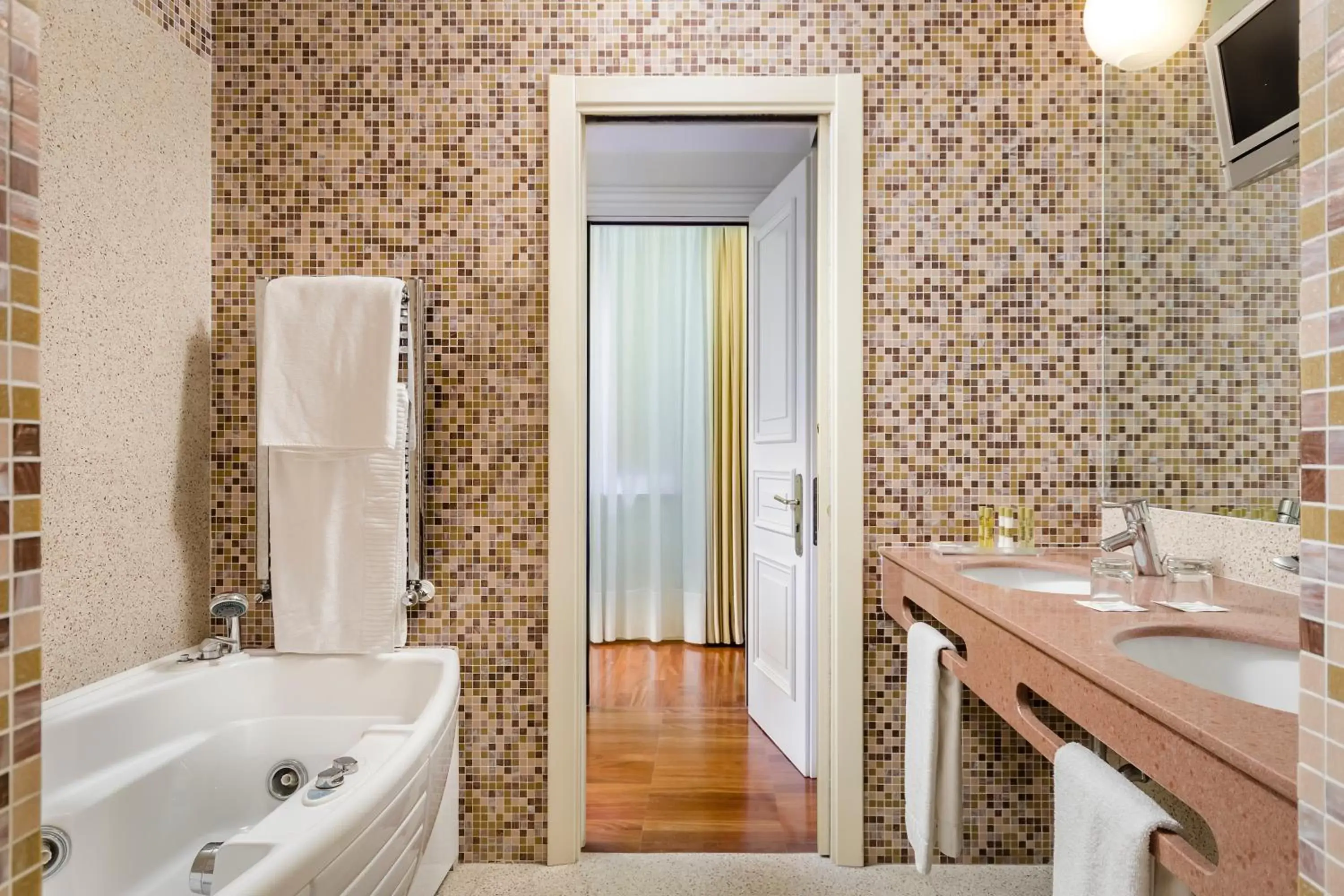 Bathroom in Eurostars Centrale Palace Hotel