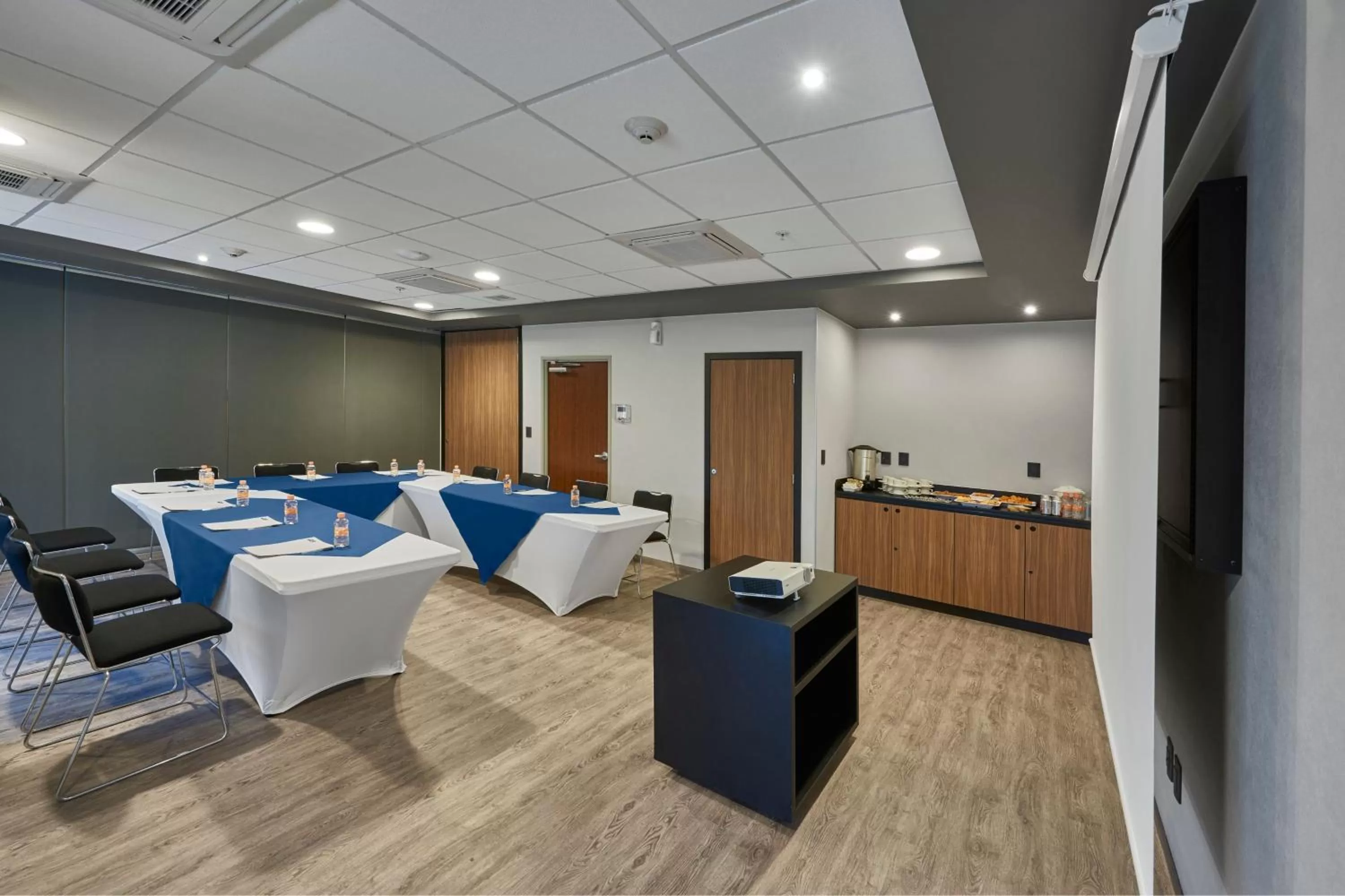 Meeting/conference room in City Express Plus by Marriott Leon Centro de Convenciones