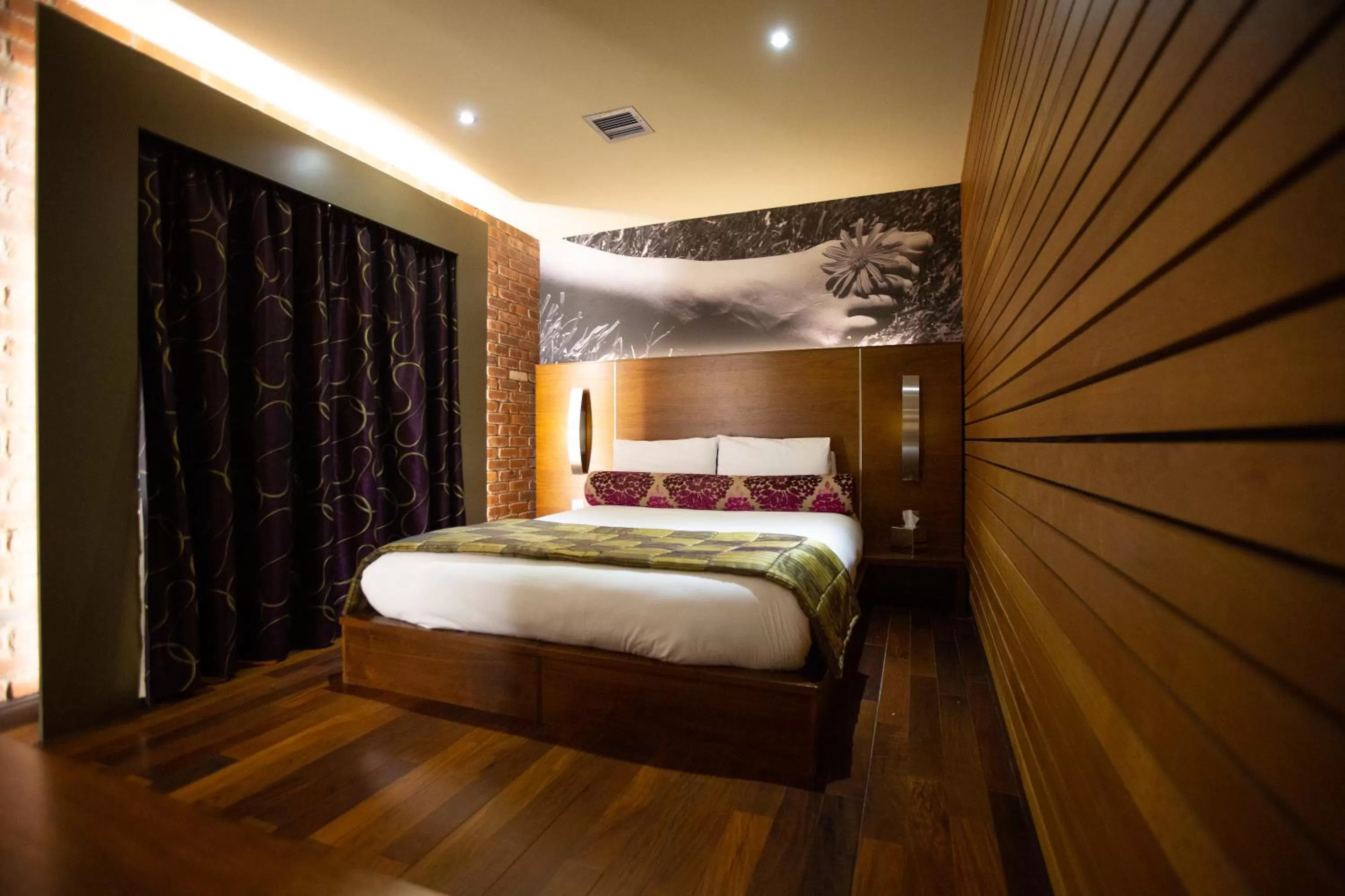 Bed in The Crown Hotel Bawtry-Doncaster